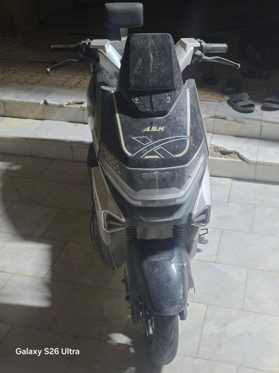 السلام عليكم 
دراجه شحن v15للبيع
فول مواصفات 
بطاريات ماامبدل وبعدهن بحاله الوكاله 
ودراجه نضيفه فقط بنجر التاير
 الخلفي والجاملغ مكسور
بيهه بلاتوث سماعه مع سستم كامل وصوت عالي جدآ
سويج2 
بصمه2 
العنوان بابل جبله 
***********
***********
مامتواجد على الفيس اتصل على الارقام
