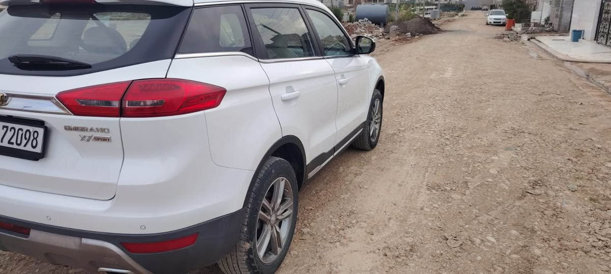 Geely Emgrand X7 2021
بزوينەر : 2.4L
جۆرى سوتەمەنى : بەنزين
پستۆن : 4cy
گێڕ ئۆتۆماتيك 6 نمره
هێزى ئەسپى : 160hp
قه باره ى تانكى به نزين : 60L
تايبه تمه ندى كوشنه كان : جلد / كاره بايى
كێشى ئۆتۆمبێل : 1650kg
10.95 : km/h 100 - 0 خێرايى
بەكارهێنانى بەنزين : 100km / 8.9L
تايبەتمەنديەكانى تر
به صمه، لايت ليد، پانوراما، شاشه و كاميره ى دواوه، بريك به صمه، تحديد سرعه،  Auto hold،حه ساس ، گێچ ئەلیکترۆنی 
سێ مۆدی لێخوڕین (sport ، eco، normal) 

51000 km  ڕۆيشتوە
سەعرى 123 وەرەقەو مەعامەلەیە
ژمارەی مۆبایل *********** أربيل, العراق
