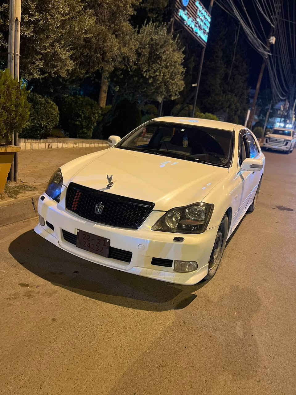 شاهينه سبؤرت ١٨٠
گيرگه وره ي مكينه بچوك ئالتوني بارزار 
كؤد هه يه 
سه قف و كه ڤه رو به تانه به شه رت 
براوه يه 
گيرومكينه و توندو به ندي به شه رت
چوار تايه ي لوك ته بريد به شه رت
ئاوينه ئيشاره ت 
دوكه لي نيه به شه رت
شوين قلادزي 
***********
٥٢ محامه له يه كي برايانه
