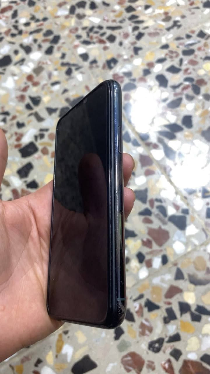 السلام عليكم
ايفون 11برو فقط يعني زغير 
مبدل شاشه اصليه 3خيارات
وبطاريه احسن نوعيه شحن يخبل
فيس ايدي شغال
ذاكرة 64 
مخليله لزكه مضلله وحافظه ويا 
الظهر مفطر كدامكم 
سعر 175 
بغداد ***********
