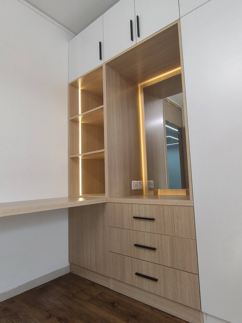 تم انجاز غرفه نوم شبابي 
بنظام مزدوج كنتور مع ميز تواليت و ميز مكتب دراسه بشكل أنيق وعملي لمساحه الغرفه شقه ١٠٠ غربي 
ضوء القمر للمطبخ التركي 
بسمايا الشارع العام مجمع مطحنة الرايه مقابل بيت بيوتي
للاستفسار ***********
