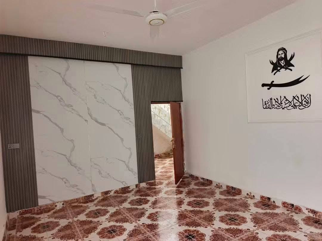 مشتمل للبيع ١٠٠م مربع
حي الحكيم شارع عميد جادر طابقين يتكون من استقبال مطبخ وهول وثلاث غرف نوم السعر ٣٨ وبيه مجال للاتصال ***********
علما بأن البيت فارغ حاليا
