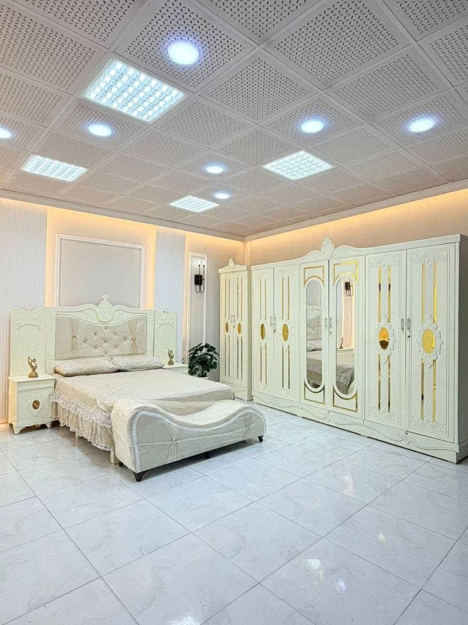 ​👑 غرفة نوم الملكة بين يديك!
أنشئ جوك الخاص بالفخامة والهدوء ✨
​• تصميم فاخر باللون الأبيض والذهبي.
• متانة عالية وتقسيمات داخلية ممتازة.
• السعر: مليون وربع (1,250,000 دينار) 💥
​سارع بالحجز الكمية محدودة! 📩
توصيل: كافة المحافظات 
الحجز واتساب ***********
