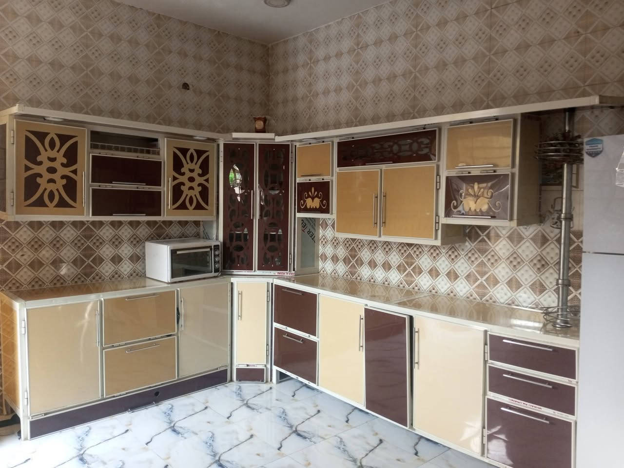 كونتر للبيع كوت حي الجهاد شارع بيت صبر لاستفسار ولأتصال ***********
