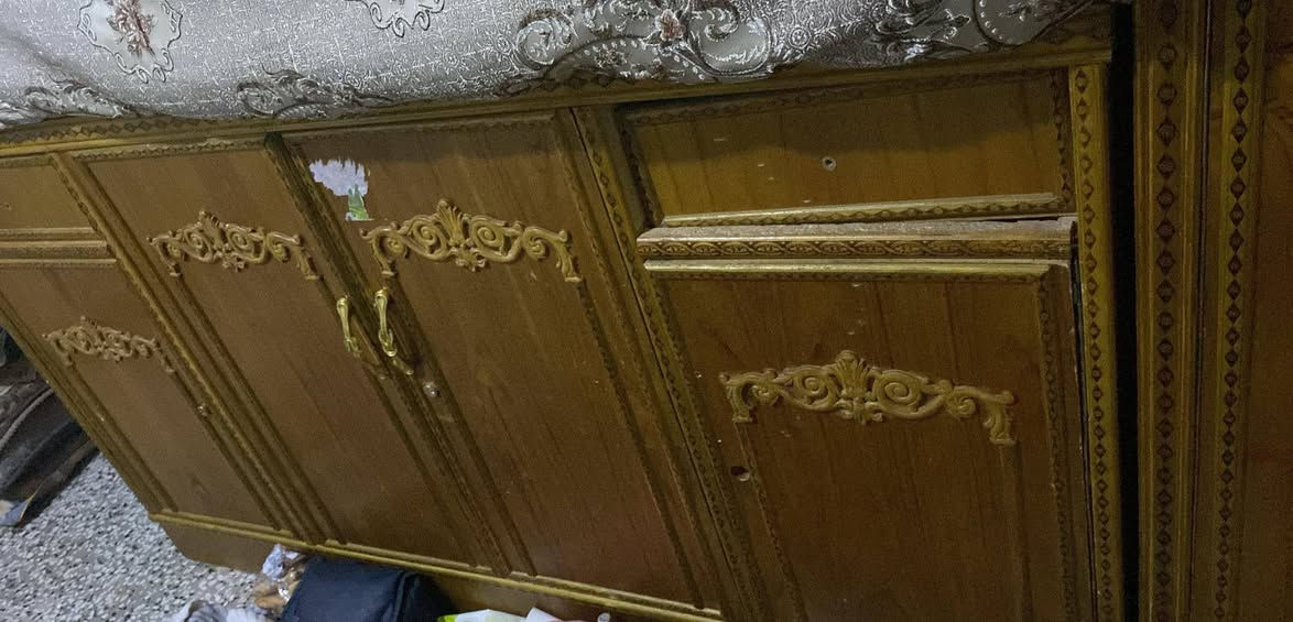 السلام عليكم اغراض للبيع ب سعر جداً مناسب سبب البيع ح ننتقل بيت صغير و مابي مساحة 

طباخ شغال فول فرن و عيون كلهن 
ميز بلازما نظيف جداا 
معرض كبير و حلو و نظيف
جرباية نفر مصار ٥ اشهر من مشترينها
كنتور خشب اصلي تفصال ٦ ابواب و ميز مراية
مجمده شغاله تجميد فول
و براد شغال 
بوفيه 
و كنتور ثاني ٣ ابواب  
و مبردات ٢ شغالة 
كااونتر نظيف خلل فقط ب جرارات و طبقه الفوك مال كاونتر

التواصل عل الرقم.  ‏‪***********
