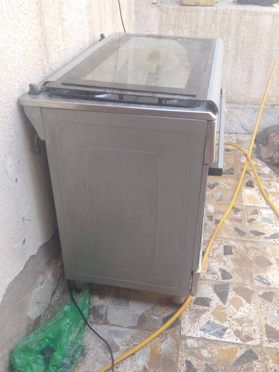 طباخ البيع نضيفه عوزه جنلات وتقسيم نار العيون سعره ١٠٠الف بي مجال مكاني العماره حي العسكري ***********
