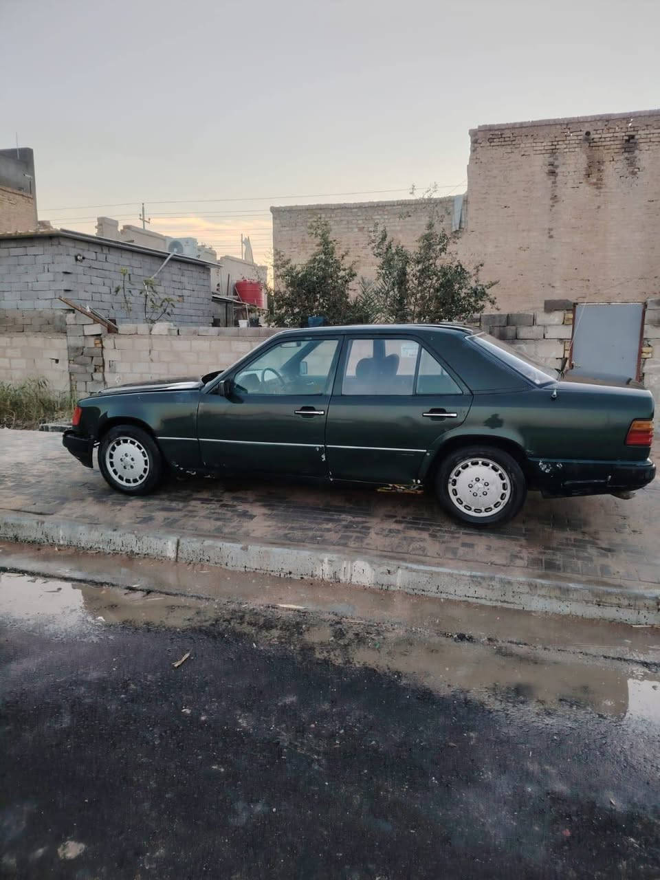 السلام عليكم 
مرسيدس دب موديل 91
سنوية منتهيه صارله سنه مشروع وطني رقم أنبار بدون تبريد 
السعر 32 وبيه مجال المكان البصرة مدينه بني منصور 
رقمي ***********
