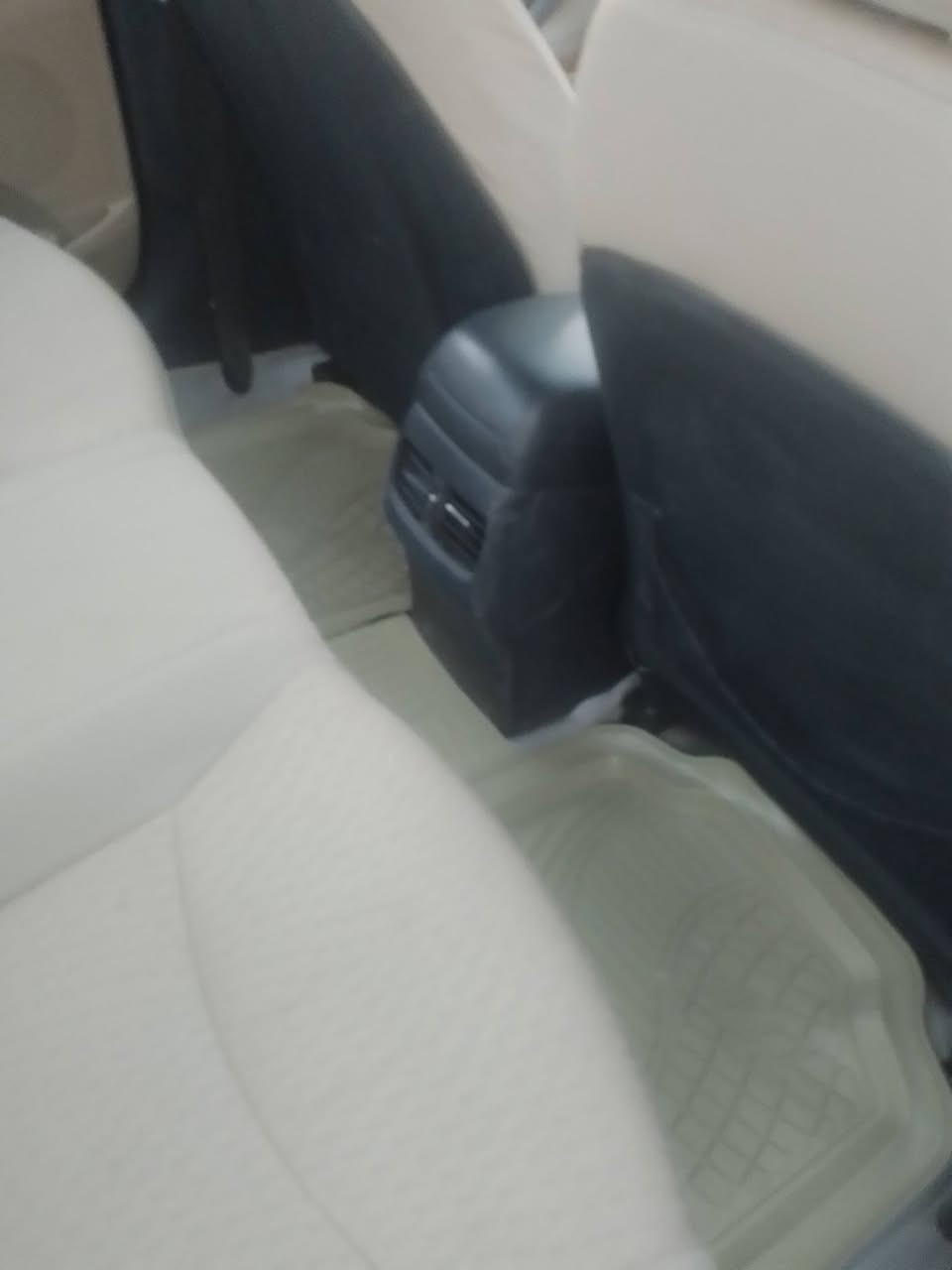 لنترا موديل 13خليجي مالك هنه سنويه ل 31جاهزه من محرك 600كير حداديه تبريد مابيها ظربه بس تحجات مصبوغات بيها بس صبغات مكاني ديوانيه شاميه سعر 90بيها قليل ***********
