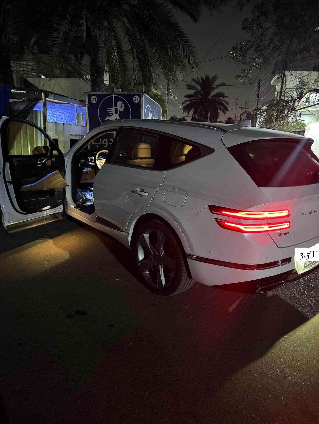 ‏GV80 2023 PRESTIGE V6
📌 محرك السيارة :  3500 TWIN TURBO V6 
📌كير السيارة ZF الماني ٨ سرعات

📌عداد السيارة: مستوردة بعداد ٢٣ الف ميل وحالياً 34 ونص قابل للزيادة يعني بلعراق فقط ماشيه 12 الف ميل.
📌ابرز المواصفات:
السيارة فول مواصفات سبورت برستيج،داخل جملي مميز،عداد 3D بلكامل جميع مقاعد السيارة كهرباء،المقاعد الأمامية تدفئة وتبريد وكهرباء مع خاصية المساج للسائق،سقف السيارة مصنوع من ال كنتارا،مقاعد السيارة من جلد النابا على شكل بقلاوة،جميع ابواب السيارة كهرباء(شفط)ويل بقياس ٢٢ انج مع تاير مشلن بلادي،بردات خلفية كهربائية،الجام مدبل،نظام صوتي من ١٧ سماعة،٦ حساسات اماميه،٦ حساسات خلفية،اوتو بارك،تقديم وترجيع السيارة عن طريق الريمونت،تشغيل عن بعد،فرملة طوارئ،وسياقة شبة ذاتية،تحذيرات جانبيه،خروج عن المسار،رادارات اماميه وجانبية وخلفية،المرآة الجانبية معتمة مع خاصية الطي وتحتوي على خاصية التسخين،المقود  كهرباء مع تدفئة  للمقود،شاشه وسطيه حجم ١٤.٥ انج ،خزن ميموري للسائق وباقي مواصفات السيارة ما تخلص 
📌تحتوي السيارة على مفتاح(بصمة) عدد 2 
📌حادث السيارة:جاملغ امامي ايمن  مبدل نفس اللون وحافة البنيد صبغ  شرط البنيد ما مفتوح
📌حالة السيارة: بوضع الوكالة السيارة عليها سيرفس كامل مكمل  ما تصرف عليها ربع دينار حتى زيت المكينة مبدل ادنول الماني وكذلك جميع فلات السيارة محرك وتبريد ودهن مبدلات السيارة على اخر حبة
📌ايرباك: ستيرن ورجل فقط علماً تم استبدال الأيرباك  بواحد ثاني اصلي وكالة راجعة سستم   كبسولة جديدة مو تلزيك 
📌الرقم: بغداد حرة مرقم كامل وبأسمي مع هزة جديدة تحويل ثاني يوم 
📌رقم الشاصي: KMUHCESC0PU124008

تفاصيل اكثر :*********** المحامي مصطفى الهاشمي

نص مكتوب في الصور:
- SPORT PRESTIGR
- Saif. f90c
- Saif.f90c
- 3.5T