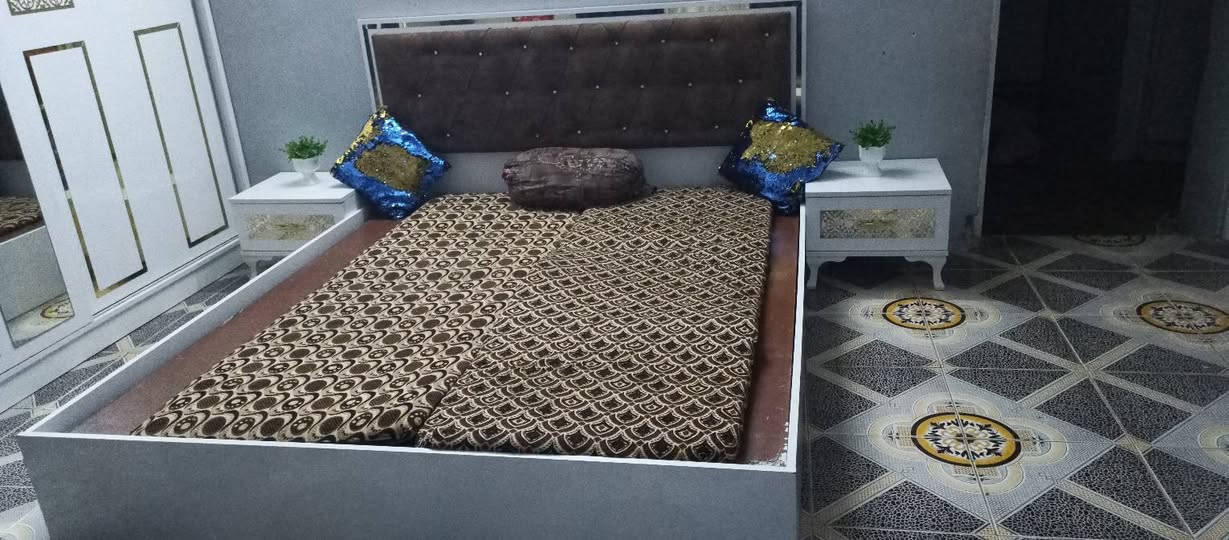 السلام عليكم غرفة نوم للبيع نظيفه مابيها ضرر حلوه ونظيفه حيل السعر ب 350 بيها مجال للشراي رقم *********** واتساب متوفر
