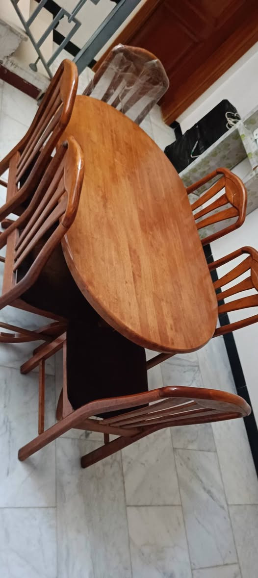 قنفات 7 مقاعد صاج 
ميز طعام صاج بورمي
 مكان بغداد زيونة 
***********

