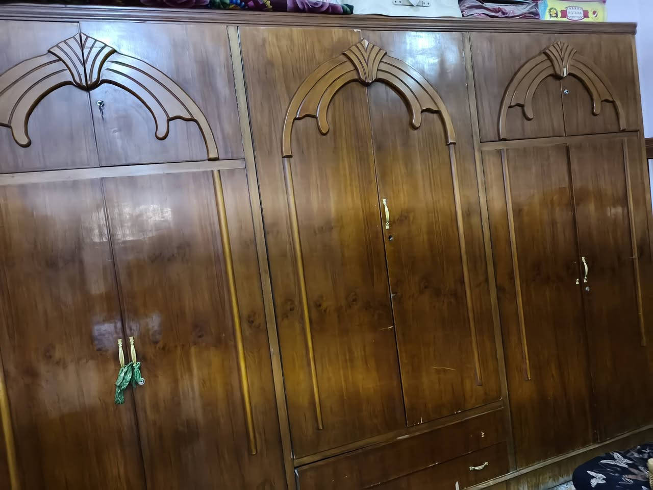 غرفه تسكام طابقين (٦بيبان) مرتبه ونضيفه كلش السعر ٦٠٠ وبيها مجال لتواصل ***********
