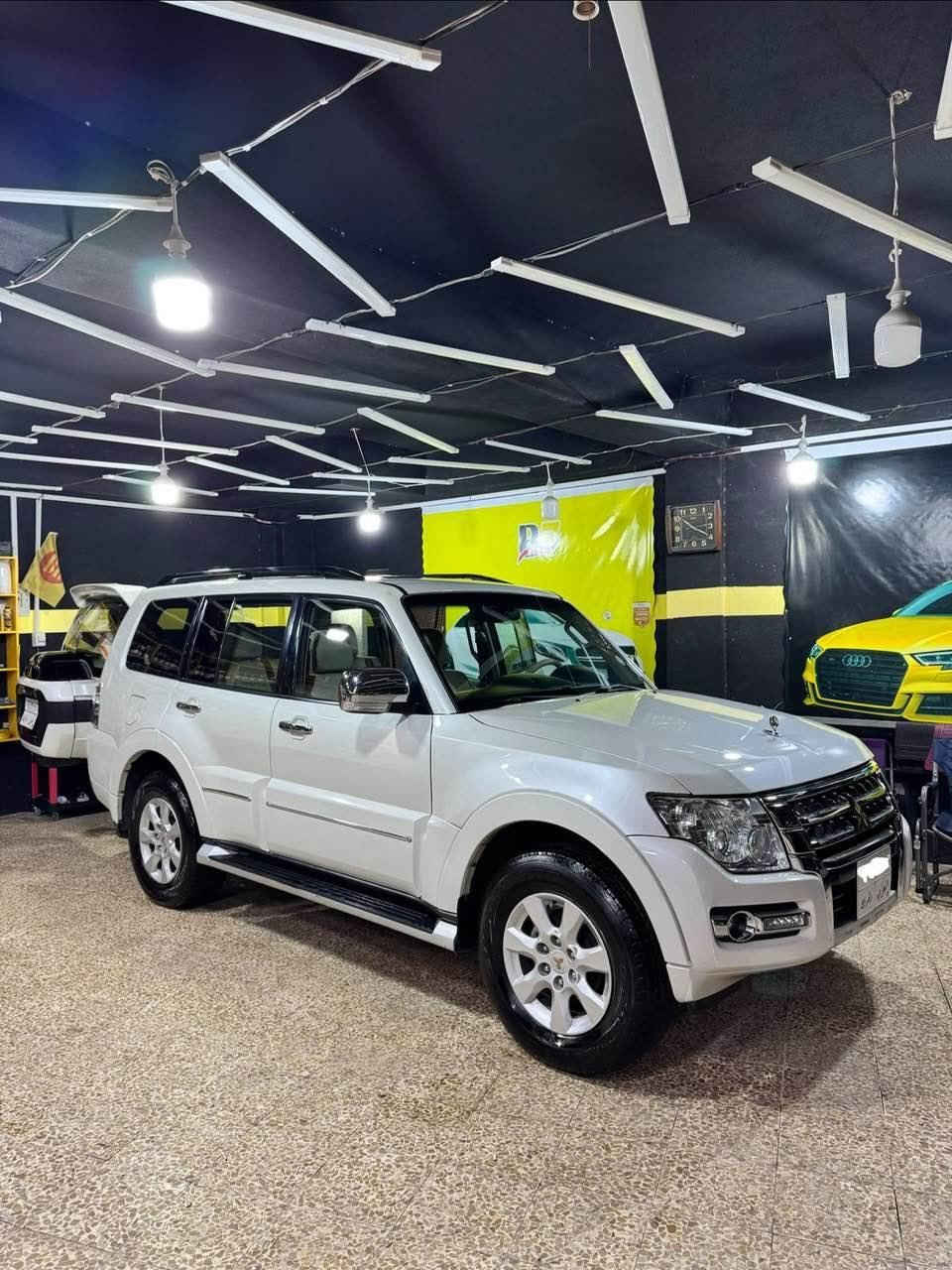 پاجێڕۆ مۆدیل ٢٠١٨ بۆ فرۆشتن 🚙

سەیارەیەکی زۆر پاک و خاوێن، بۆ مۆدیلی خۆی کەم ڕۆشتووە و هیچ مەسرووفی تێدانیە، چرکەی تێدا نییە.

مواسەفاتی سەیارەکە:
 مۆدیل: ٢٠١٨
 ماوەی ڕۆشتن: ١٠٠,٠٠٠ کم
 دۆخی بدەنە: بێ بۆیاخ (کلین)
 مەکینە: ٣ هەزار، گیر و مەکینە بە شەرت
 تایە: تایەکانی نوێن

 مواسەفات: فۆل مواسەفات (سلاید)، ٣ مەقعەد (جێگای ٧ نەفەر دەبێتەوە)، دەبڵ ئەکسل، تەبرید مەرکەزی، تحدید سرعە، ناو فۆرمیکا

 سەنەوی و ڕەقەم: هەزە و سەنەوی بەسەرنەچوون، تحویل و غرامە بە شەرت
 نرخ: ١٨٣ وەرەقە ($18,300)
هەرکەسێک دەیوێت، تکایە نامە بنێرێت یان پەیوەندی بکات، لە خزمەتدا دەبین.

📞 ژمارەی تەلەفۆن: [***********]
📍 شوێن: [دهۆک]

:
پاجيرو موديل ٢٠١٨ للبيع 🚙
السيارة نظيفة كلش، ماشية قليل بالنسبة لموديلها، بدون أي مصروف وضرر ما بيها.

المواصفات:
 الموديل: ٢٠١٨
 العداد: ١٠٠,٠٠٠ كم
 البدَن: بدون صبغ (كلين)
 المحرك: ٣ لتر، الكير والمحرك بشرط
 الإطارات: جديدة

 المواصفات: فُل مواصفات (سلايد)، ٣ مقاعد (توسع لـ 7 أشخاص)، دبل آكسل، تبريد مركزي، تثبيت سرعة، ديكور فورمايكا

 الأوراق والسنوية: الهزة والسنوية جدید ، التحويل والغرامات بشرط

 السعر: ١٨٣ ورقة ($18,300)
اليريدها، يرجى مراسلتي أو الاتصال، وتحت الخدمة.

📞 رقم الهاتف: [***********]
📍 المكان: [دهۆک] أربيل, العراق
