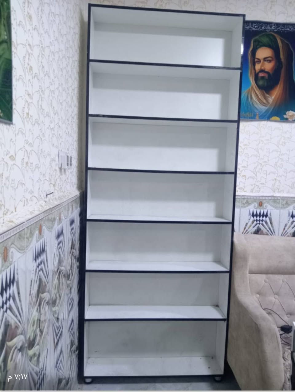 للبيع ميز طعام+رفوف جديده ام دي اف يستخدم مكتبه او للمحلات مكاني البصرة ٥ميل حي طارق هاتف ***********

نص مكتوب في الصور:
- ٧:١٧ م