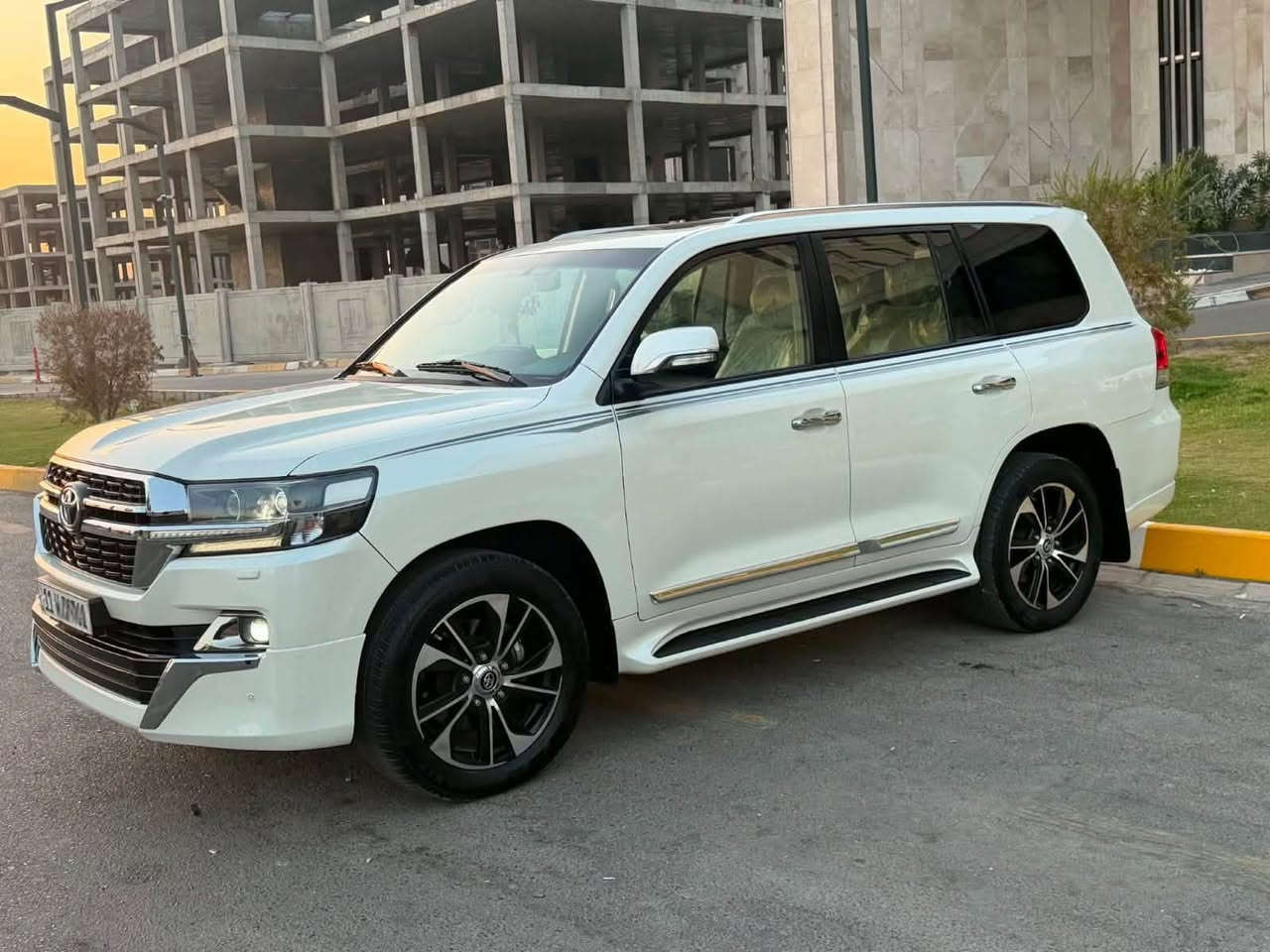 السلام عليكم
لاندكروز .SAS 
موديل.2019
.الفئه. VXR
ماشيه 79 kmحقيقي 
                           .Grand Touring 
المحرك. V8
المواصفات.
.بصمه 
.جنطه كهرباء 
.حساسات امامي وخلفي 
. داخل جلد 
.كشنات كهرباء 
.ثلاجه 
.شاشه جبيره
.فتحه سقف 
.تحكمات استيرن 
.مانع انزلاق 
.نضام نزول المنحدرات 
.نضام اقتصاد البانزين .ECONOMY 
.نضام صوت 
                           mark Levinson
.شاحن هاتف Wireless
.مثبت سرعه 
. زراكات
.مري كهرباء  ونضام ترحيب 
.تلث قطع تبريد 
. اشاير بل مري  
.دخول ذكي 
وبعد بيه هواي مواصفات 
السياره جديده بمعنى الكلمه
واستخدام شخصي 
ومكفوله كفاله عامه 
مكان السياره بغداد 
السعر 515$ الاستفسار اكثر اتصل ***********
