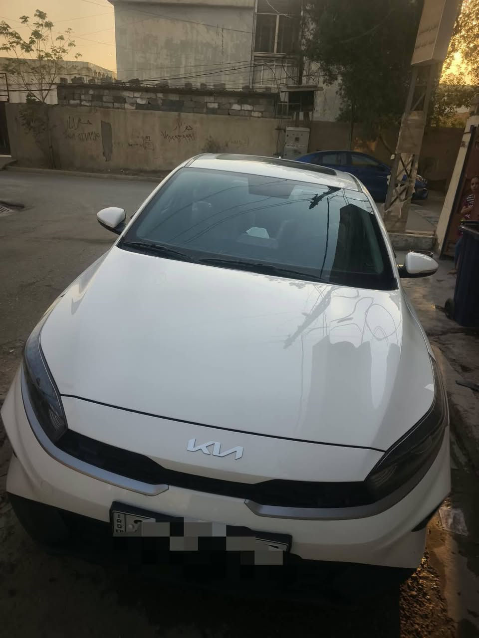 🚘 للبيع  كيا سيراتو موديل 2023 خليجي قطعتين تبريد🚘🔥
💥 فول مواصفات للأخير – محرك 2000 
📍 رقم أربيل

✨ مواصفات السيارة
 ✅ فتحة سقف
✅ أريال نفيجيشن
✅ شاشة بلاديّة
✅ منظومة زنون أصلية
✅ الجام مغلف حراري
✅ ماشية 81الف حقيقي قابل للزيادة
✅ مغلفة PDF
✅تحكمات ستيرن

🔍 للمشتري الجاد:
الفحص مفتوح من كلشي، تعال افحص السيارة بنفسك وتأكد من حالتها ومواصفاتها.
بيها ملاحظات بسيطة 

📍 الموقع: بغداد الدورة

📞 للتواصل:
***********

🔥 سيراتو 2023  | محرك 2.0 | رقم أربيل | فول مواصفات

