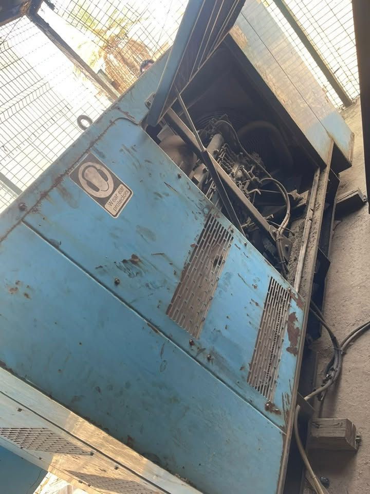 مولد كمنز سيت بلادي امريكي اصلي 4 بستم 50kv لا بخار ولا صرف كاملة مكملة 
ومولد بيركنز اصلي سيت بلادي 6 بستم 80kv لا بخار ولا صرف مولدات جهازة عنوان بغداد كسرة وعطش ***********
