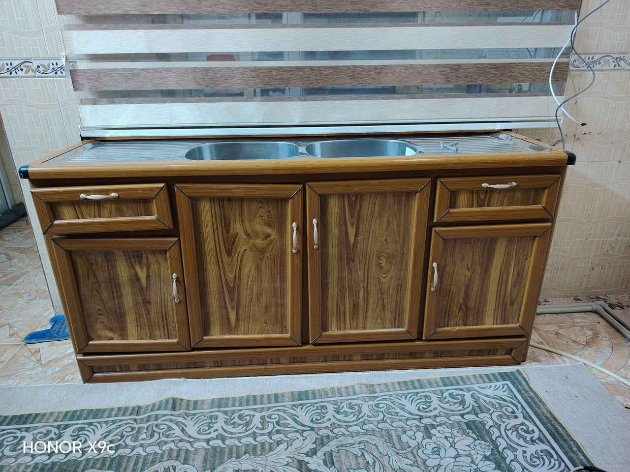 ئه م كه وانته ره بو فرؤشتن دوومه ترو ٧٠ سانتيمه مه غسله كه س مه تريك و ٧٠ سانتيمه لوك لوكه شوين كفري ***********

نص مكتوب في الصور:
- HONOR X9c