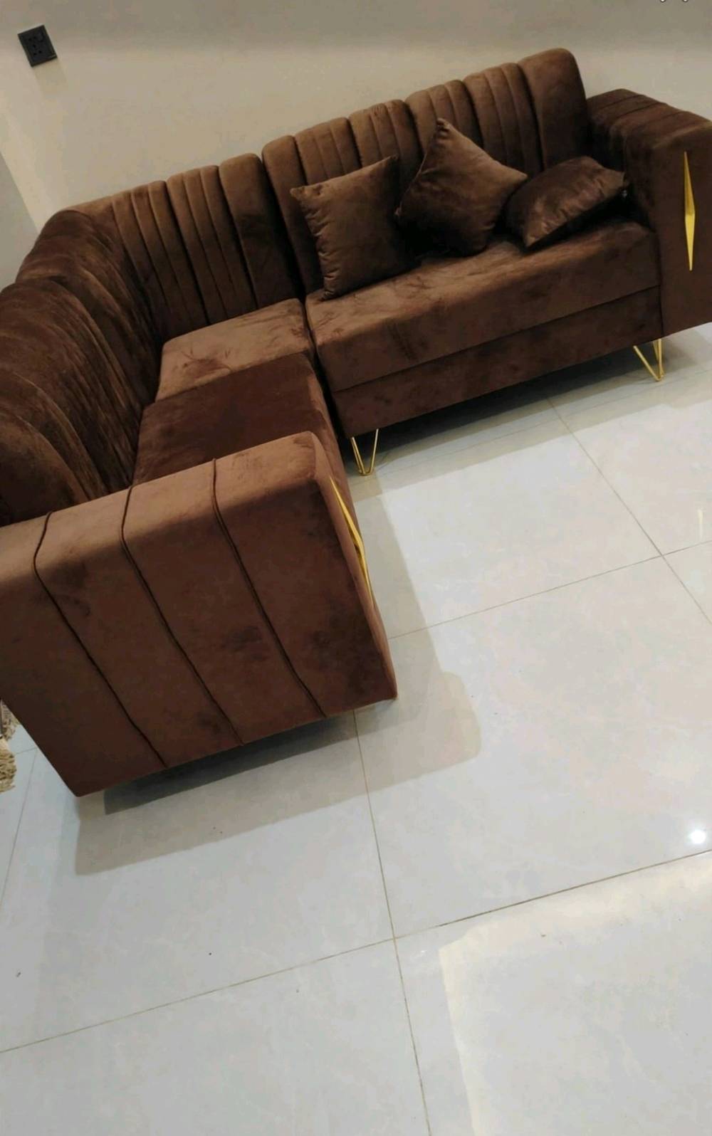 5مقاعد خوش شغل  السعر  185.  واصل داخل بغداد    تجي قنفتين ثنائي وزاويه  قياس قنفه متر والزاويه 140يعني يكفي كل ضلع متر و70سم   ينفع للمكانات زغيره  ويوصل نفس الصوره واي اختلاف يرجع


مده توصيل يومين بغداد