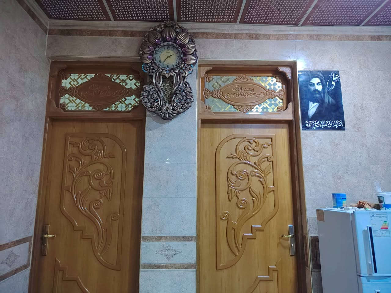 بيت ١٦٠ م درجة اولى بناء طابوك اساس كونكريت سقف كونكريت رباط سقف الاستقبال جبس الصالة كلها سيراميك الغرف حزام سيراميك متعوب عليه حيل السعر ٧٨ مليون وبيه  مجال المكان حي الرحمة قرب مطعم ثابت 
للأستفسار الاتصال على الرقم  ***********
