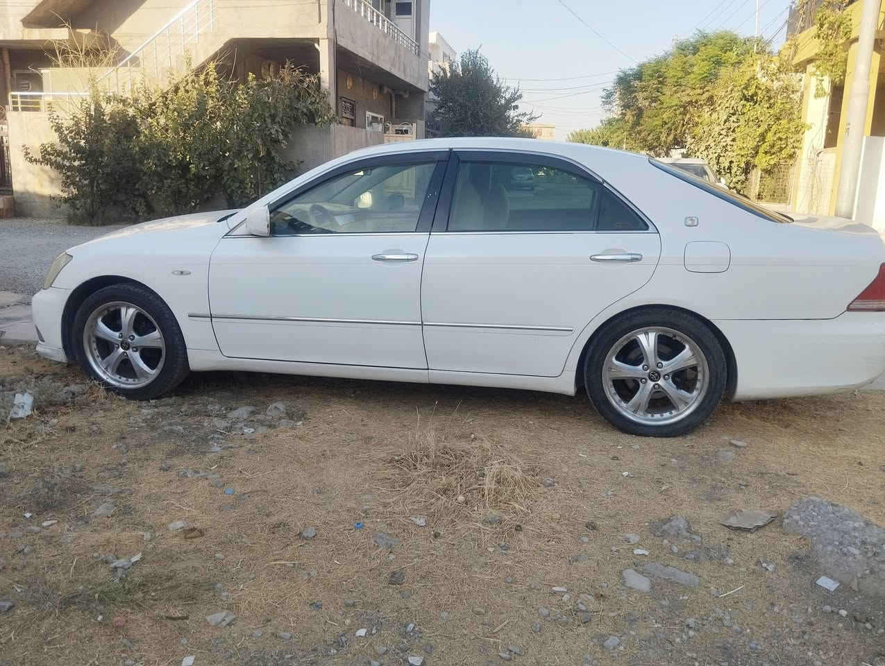 شاهینەی موس 
2005

180
گێڕو مەکینە بچوک ئاڵتونی بازاڕ
رەنگی سپی 
ناوی زەرد
دوو دوگەمە
شاشە کامێرا
چوار تایەو ویلی سپۆرتی لەسەرە
 دەعم لیدراو بەشەرت
 شەنسی سەقف کەڤەر بەشەرت
گێرو مەکینە بەشەرت
 تەبرید ساردو گەرم لەسەر سویچ
چالو شوخت قوپای نیە
شوین هەلەبجەی تازە
نرخی خوار بازاڕ پارەی بڕاوەیەک
50 گەڵاو کەمێک ماعمەلە

***********
***********
                                                        ڤایبەرو واتسئەپی لەسەرە
