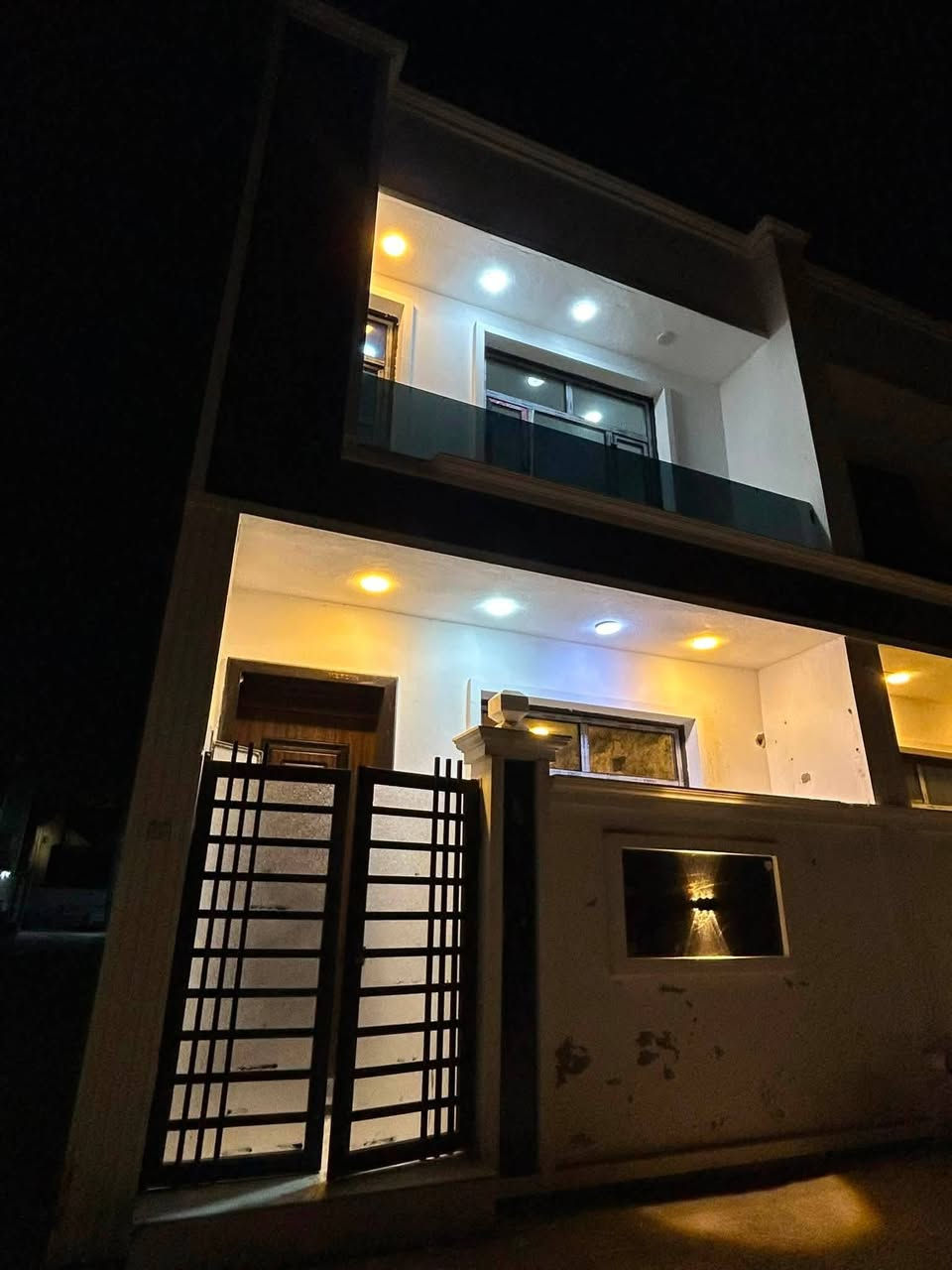 السلام عليكم
دار50متر للايجار 🏠

يحتوي على[ 2غرف نوم -استقبال -مع الخدمات ]

⬅️العنوان #بغداد_الدوره_مدخل البوعيثه 

🔴للاستفسار  خاص او الاتصال ع  الرقم

 

☎️***********

☎️***********
