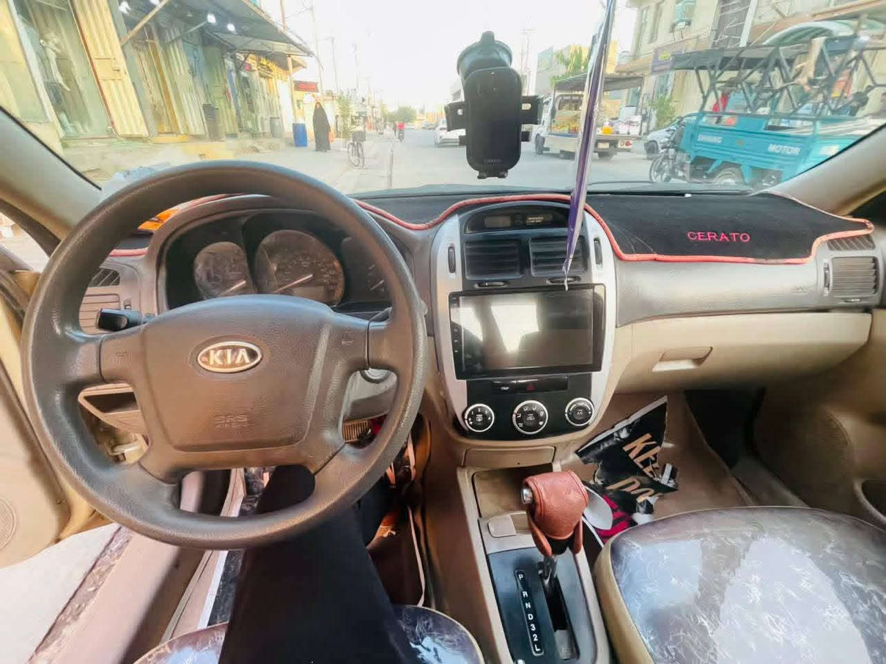سلام عليكم مكلف بالنشر سياره سبكترا موديل 2009 تبريد منظومة جديده كير مكينة حدادية خير من الله كشرة السيارة بيه تلحيضات بسيطة تخم تاير ويل جديد شاشة دوشمة جديدة رقم بابل انكليزي مصفرة هيئة وغرمات رقم تلفون ابو سيارة *********** سعر سيارة 65 وبية مجال
