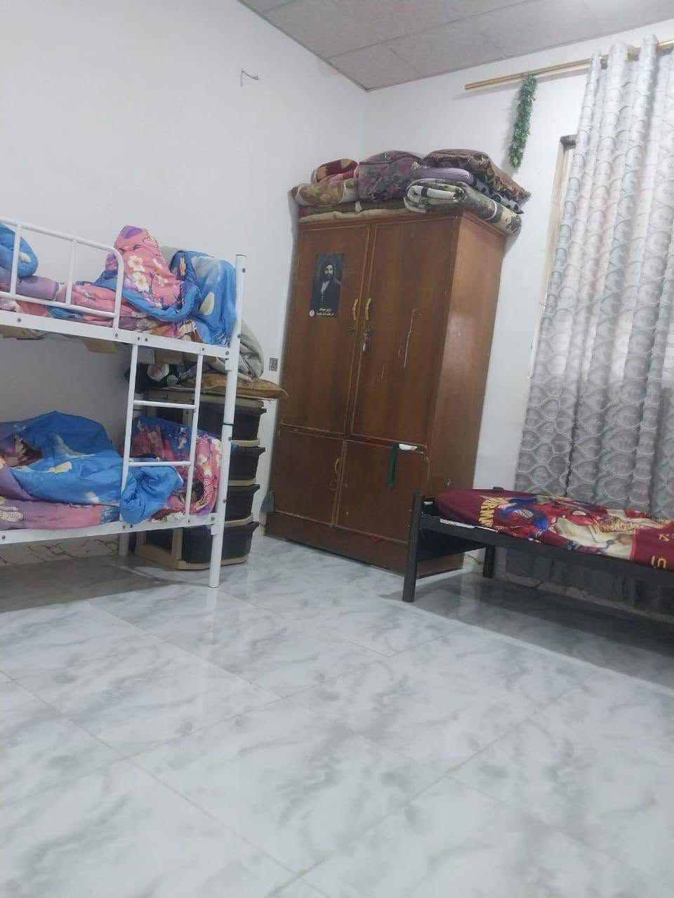 دار للبيع مساحه 300 متر طابو زراعي البناء 150 والباقي 150 حديقه مرقم بلديه 
اساس صب بناء طابوك سقف صب 
يحتوي الدار على غرفتين نوم وصاله ومطبخ واستقبال مغاسل داخليه و خارجيه 
الموقع الكوفه البراكيه شارع المطار القديم خلف اسواق الامير 
السعر 43 مليون وبي مجال للتواصل الاتصال على الرقم 
***********او مراسله الصفحه مكتب حسين الياسري للعقار والمقاولات

