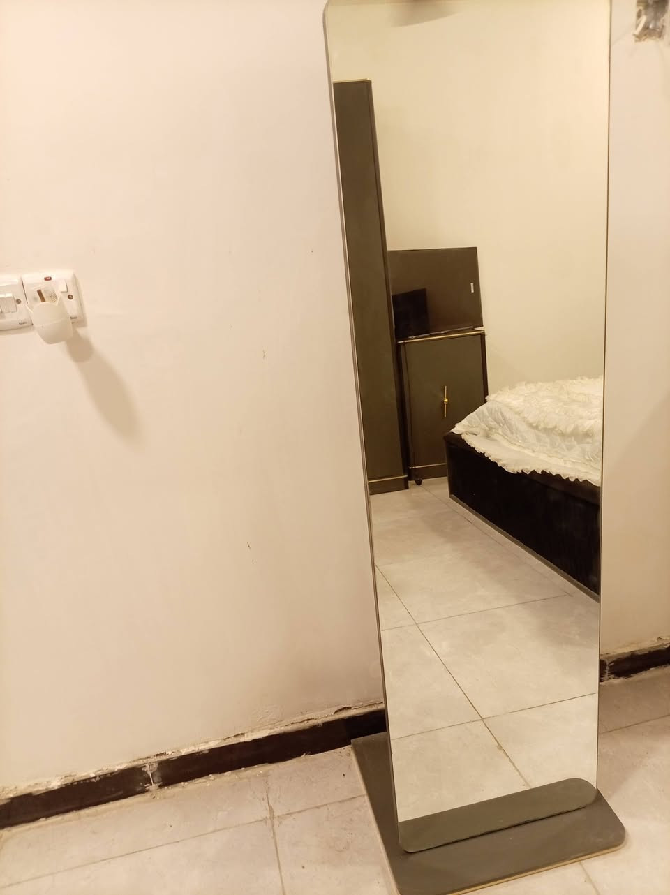 للبيع لغرض السفر غرفه نوم تركيه نظيفه بسعر مليون ونص اتصال عل
***********
