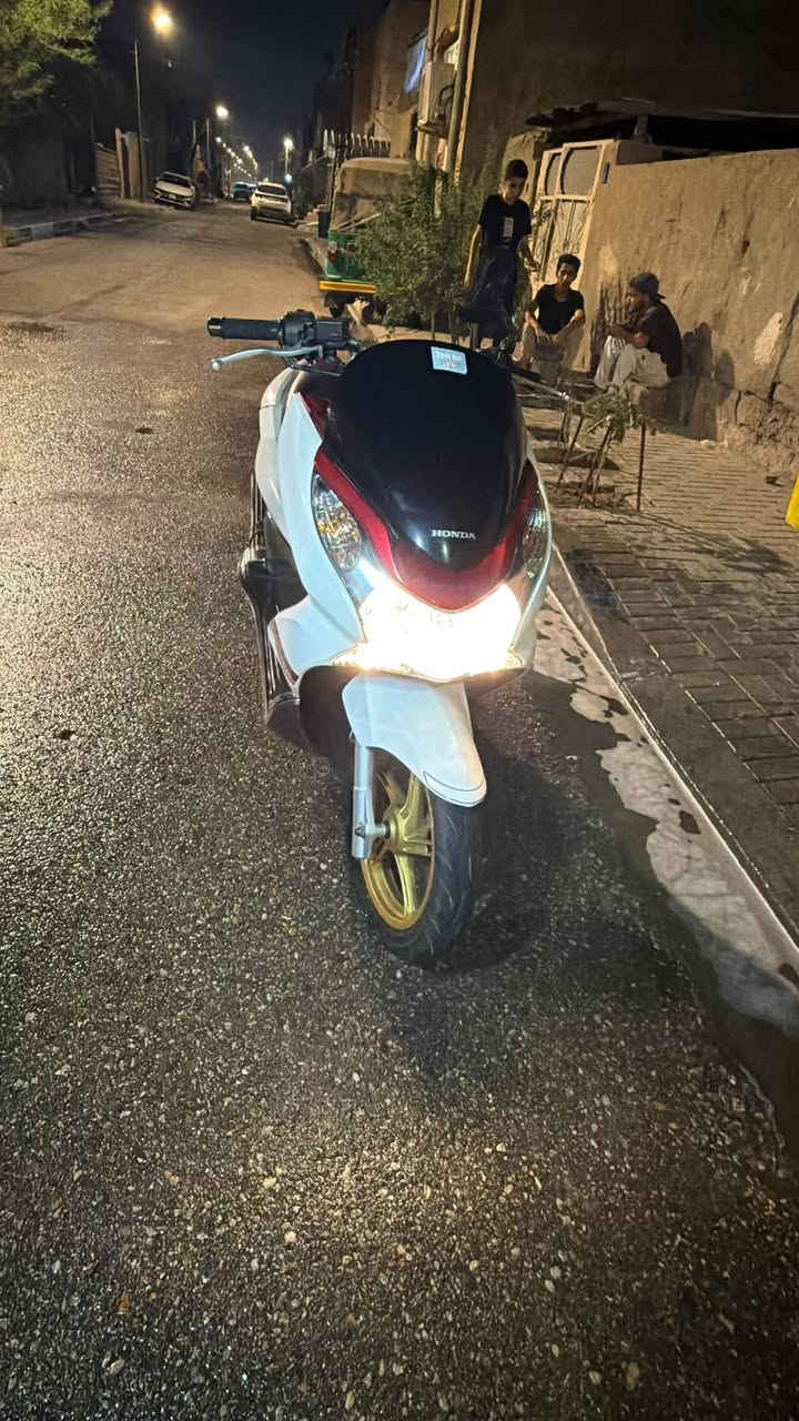 السلام عليكم دراجة pcx جيل الاول. مكفولة برغي ما مفتوح بيها نظافة فوول ماشية قليل بيها حساسات بسكان ياباني الأصلي السعر 14 ورقة بيها مجال قليل مكاني البصرة القبلة ***********
