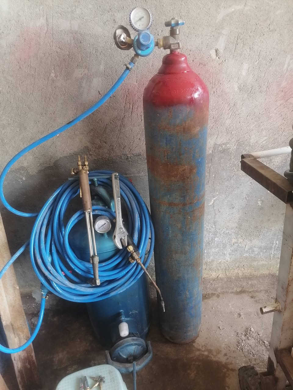 جنيتر كربون مستعمل ساعة معه بطل اوكسجين ياباني وصونده ١٠ متر وكصوصه ويدت كربون وثانيه كصوصه كامله هذا رقمي *********** خابر وبييك خير وتدلل
