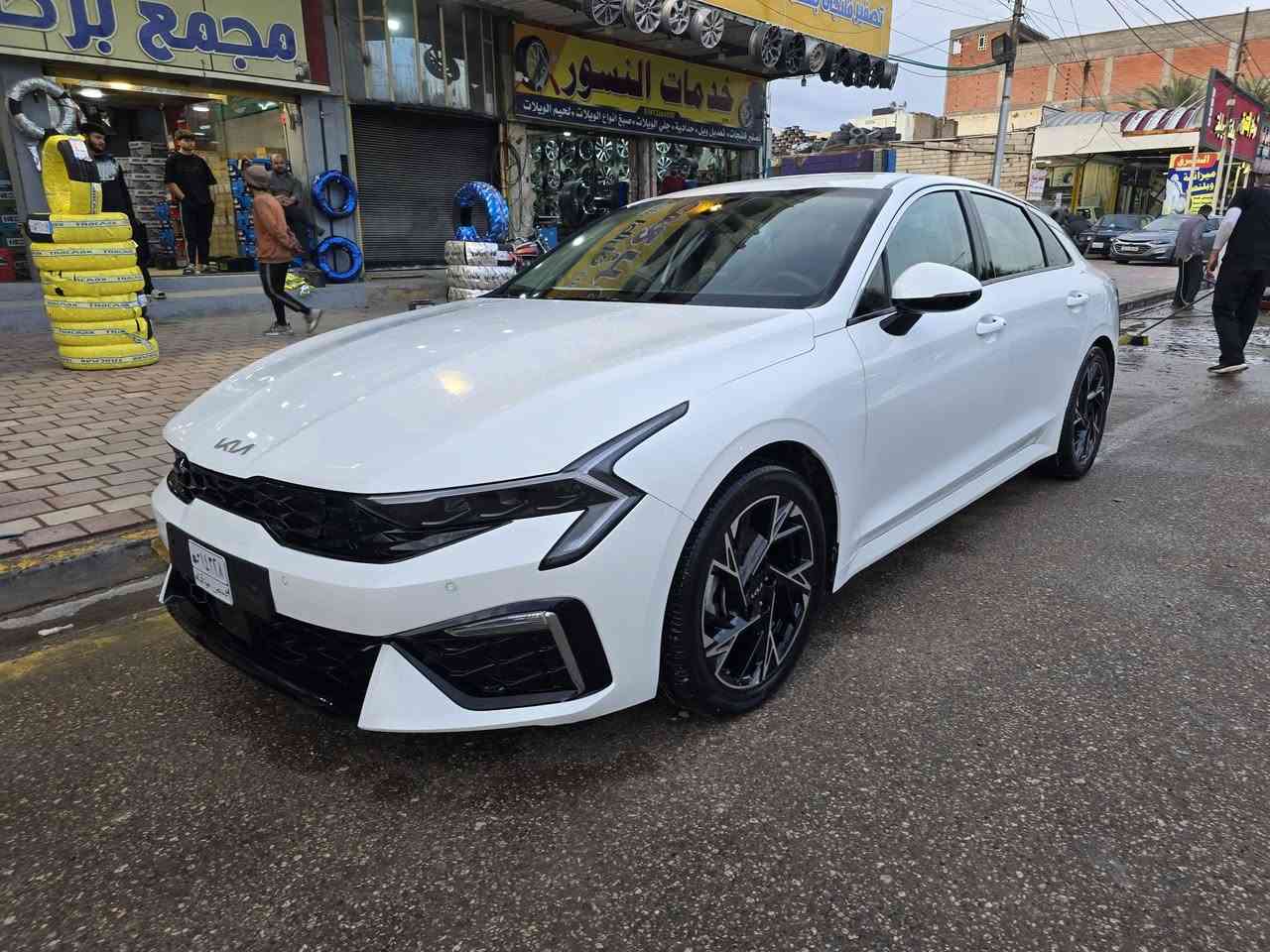 للبيع او مراوس K5 موديل ٢٥ غازل اصل حره بدون رقم عارضها ب ١٨٠ وبيها مجال السياره بيها ربع الجاملغ الخلفي وربع قبق الصندوك صبغ مكاني الديوانيه *********** ***********
