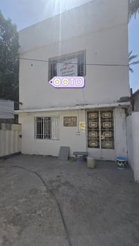 بيت في حي الجامعه شارع المركز للإيجار يصلح مخزن تجاري مساحته 150متر غر...