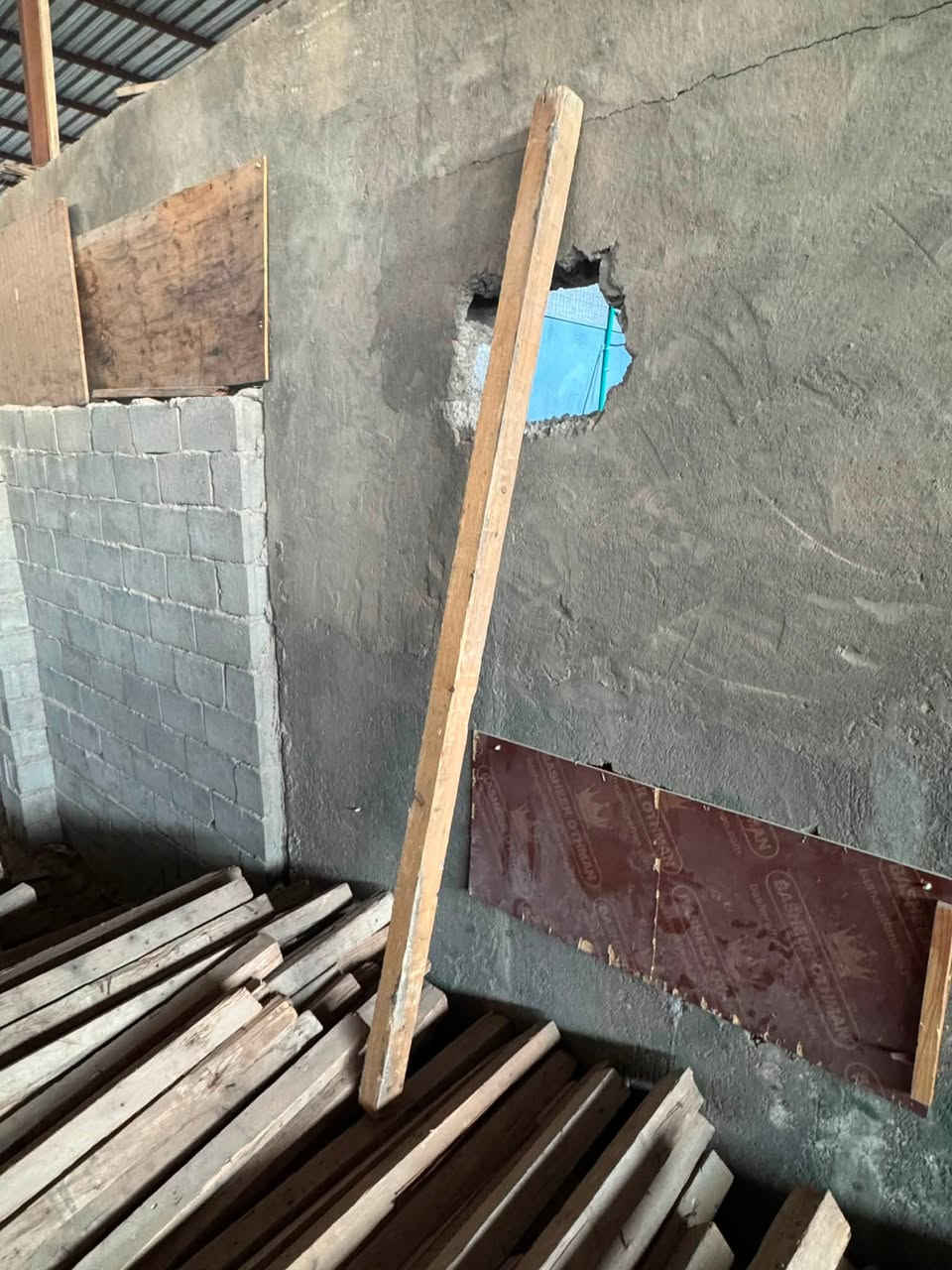 سير (4 انج تارس) موجود قياسات من المتر لل 4 متر  سعر المتر مكعب 290 الف ابيع جمله فقط مكاني بصره ***********

