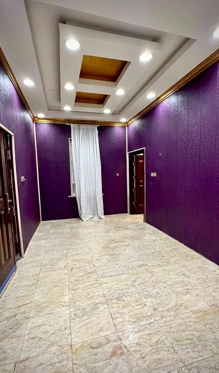 السلام عليكم ✋🏠
بيت للبيع الناصريه حي اور 
يتكون من طابقين كونكريت2️⃣  
الطابق لأول 1️⃣ استقبال🛋️  وغرفت نوم 🛏️ وصاله ومجموعة صحيات داخليه وخارجيه 🚻 وكلدور ومطبخ🧑‍🍳 🍴
الطابق الثاني 2️⃣ 
يتكون من ثلاث غرف نوم🛏️
وصاله ومجموعة صحيات داخليه وخارجيه 🚻 التواصل التصال على رقم *********** وتسابhttps://chat.whatsapp.com/CgF4j4SEF8eL8MxtcRHqut
