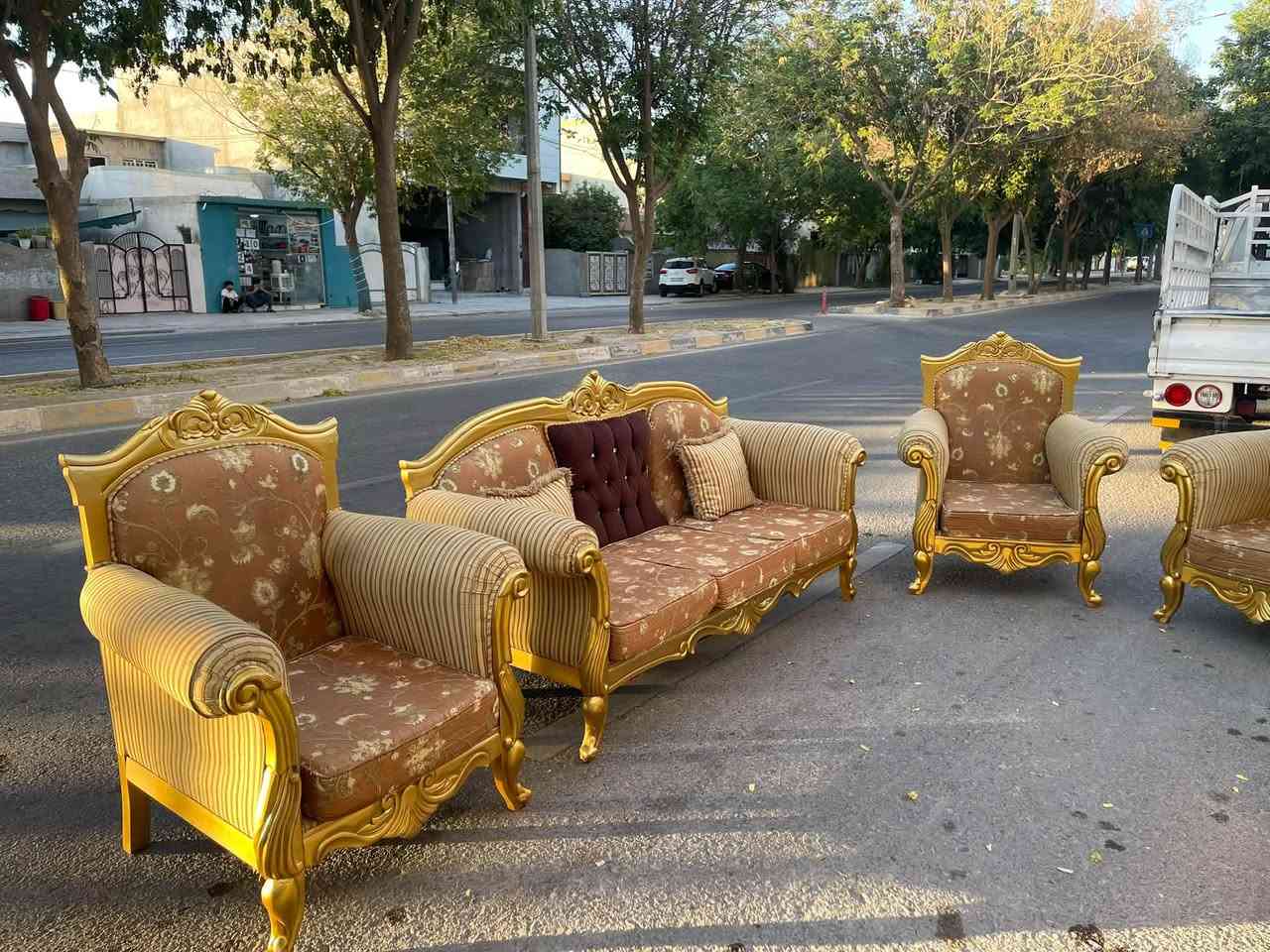 ئاڵتونم بۆ هێناون🔥
هاتینەوە بە تاقمێکی مەلەکی 
10نەفەری  زۆر بە پاکو خاوێنی 
ماوەتەوە %95بە لۆکی ماوە 
ژم***********

نص مكتوب في الصور:
- ***********
