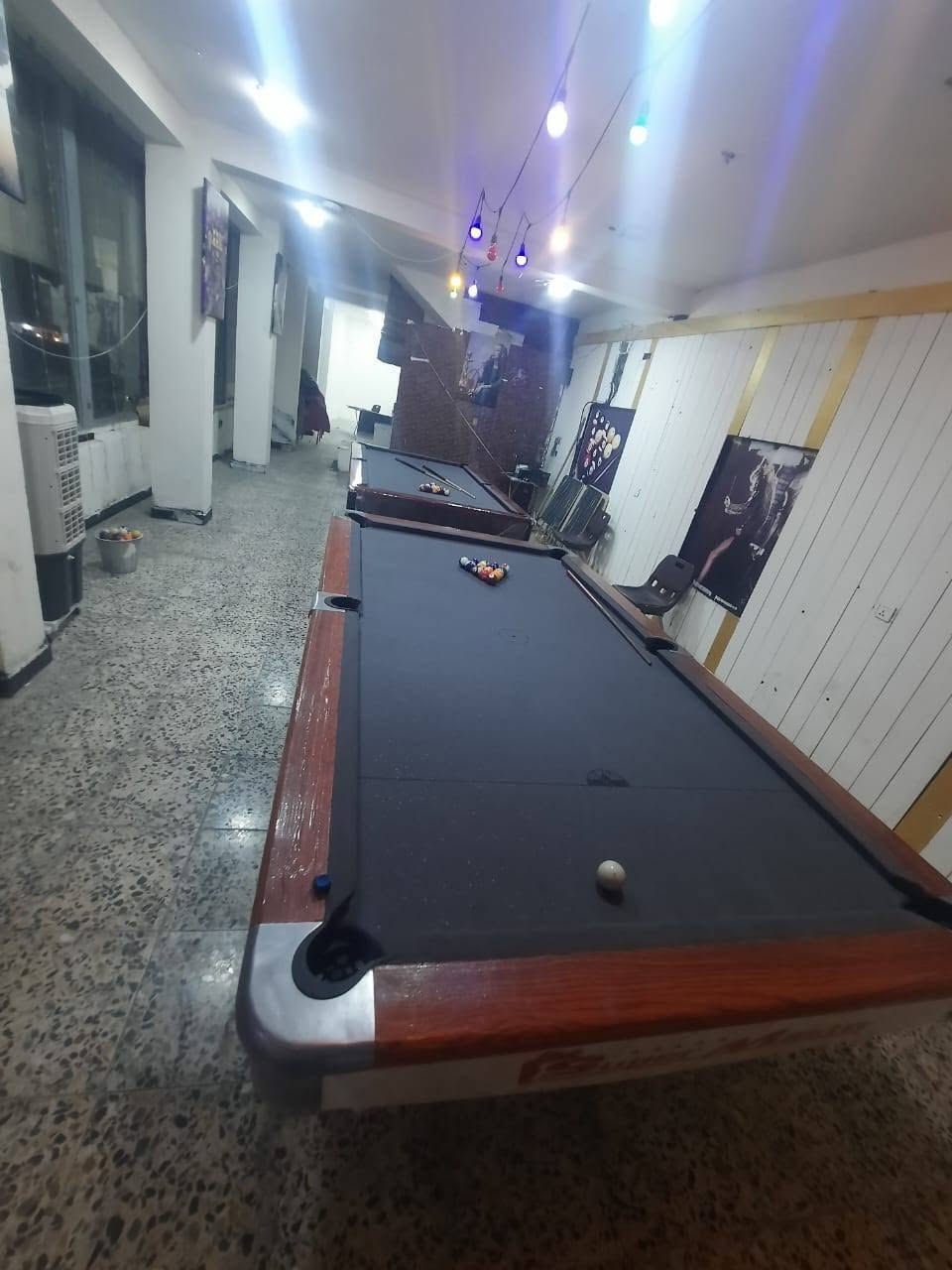 كوفي شوب للبيع بسعر مناسب
كوفي سياحي و ايجار 
حلو 
السلام عليكم شبابنه كوفي شوب للبيع العنوان الحريه شارع 30 حي السلام الكوفي 3 طوابق 
طابق اول اراكيل و كعده تخم مرتبه 
طابق ثاني كعده راسي و بليارد
طابق ثالث غرفه كبيره 
الكوفي مكون من 
45 نركيله خشب بكار صاج
25 نركيله بابليه 
3 مبردات عملاقه
مجمده 
بارستا كامله 
3 شاشات بلازما
سستم كامرات كامل 
سستم سماعات
ميوزا بليارد ثنين جدد و نضيفات كلش 
اجار العماره 550   الف
واتساب (   وتساب    ***********                      )
@إشارة اتصال  {      ***********                    }

