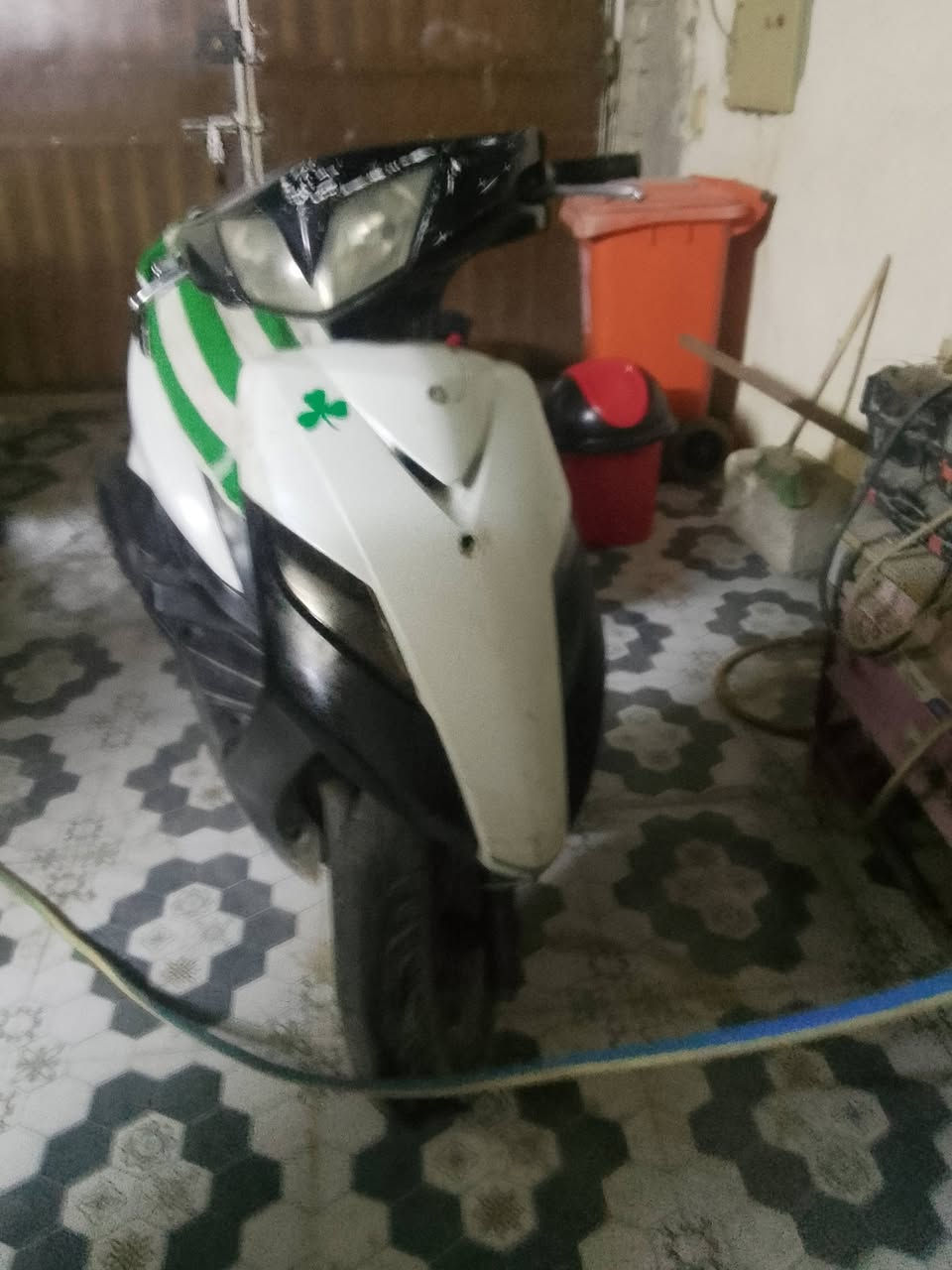 سلام عليكم ثعلب لبيع بيه كلجات رياضي بيه شلعه شك الكاع ومعدل حلو نكره سلف بكل وقت سعر 325 وبيه مجال مكاني بغداد الدوره ***********
