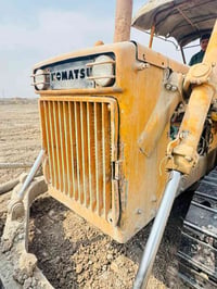 بلدوزر • ٦٥ • للبيع