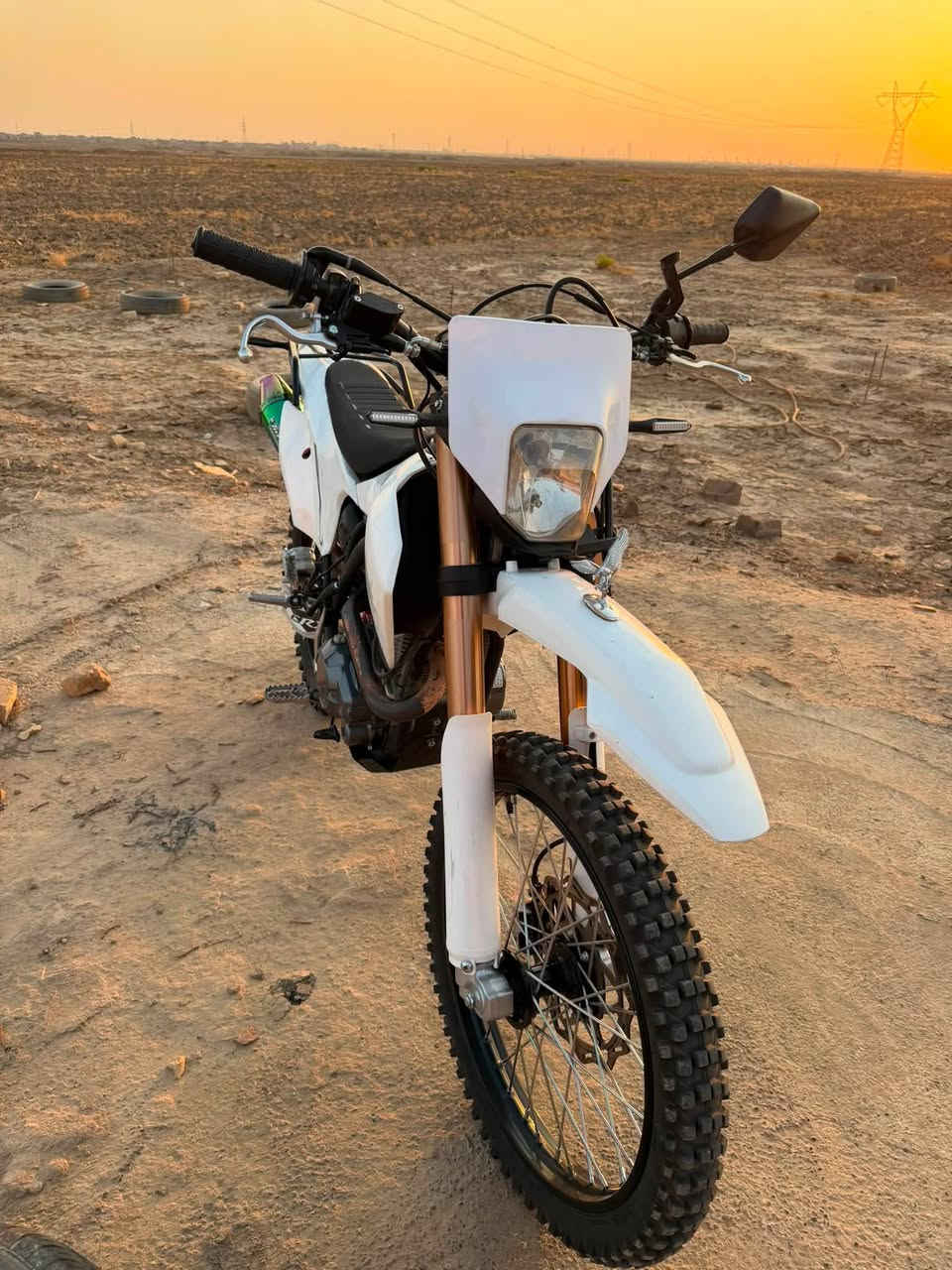 السلام عليكم
قفاز للبيع نوع crx300 دراجه اشبه بل جديده
وعليه تزويدات وشرط بطناش نمره ثالثه ، 
( سعر خاص )
شراي يتصل او واتساب  ***********
