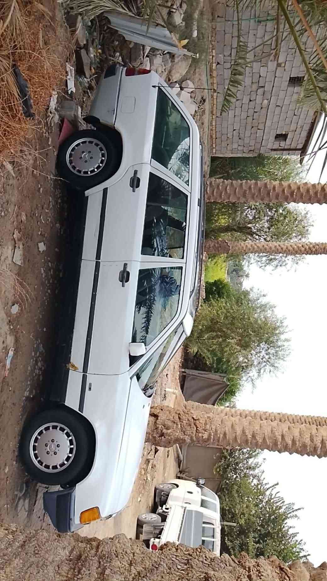 مرسيدس استيشن • ١٩٨٨ • مكينة ٢٥٠٠