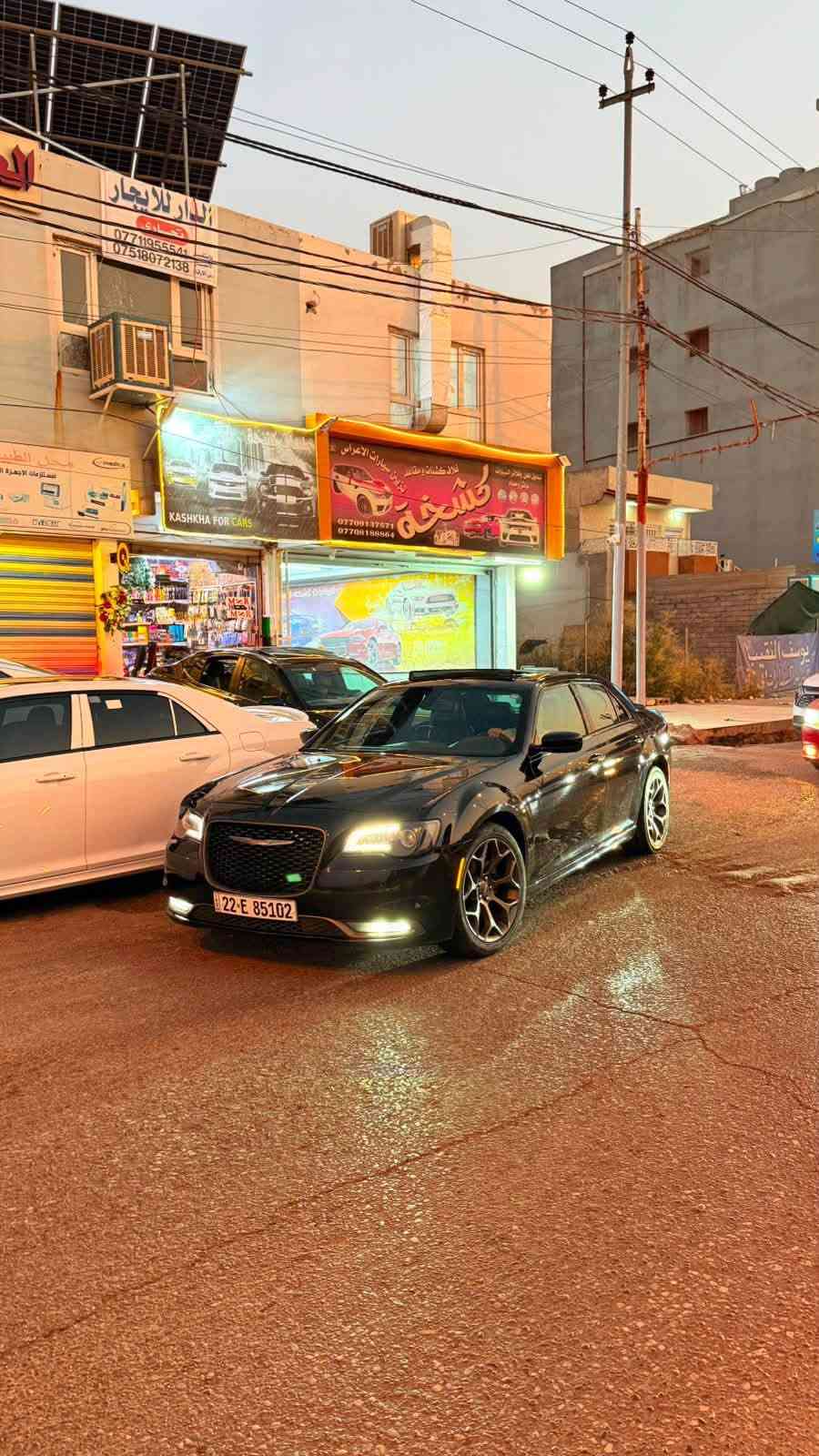 Chrysler 300S Gold 2017
السيارة كلين
• المحرك: V6 سعة 3.6 لتر
• القوة: 300 حصان
• ناقل الحركة: أوتوماتيكي 8 سرعات
• الجنوط: 20 إنش رياضية
• السقف: بانوراما 
• المقاعد: جلد رياضي مع تدفئة
• نظام الترفيه: شاشة Uconnect مع Bluetooth وApple CarPlay/Android Auto 
• الإضاءة: LED نهارية ومصابيح أمامية بتصميم رياضي
• اللون: أسود لامع  السعر 235 مجال بسيط يرهم مراوس الاستفسار اتصل *********** مكان السياره موصل سياره جاهزه استخدام شخصي
