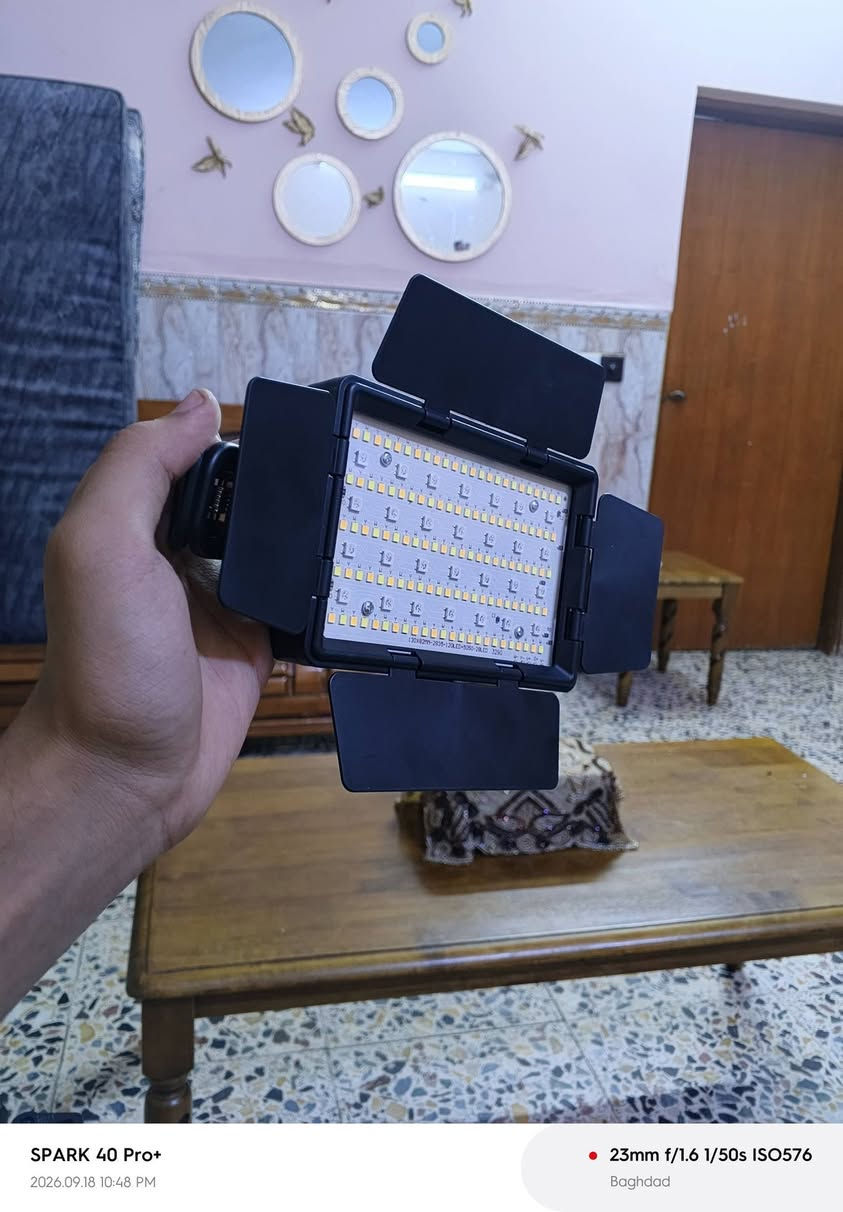 كامره نيكون D3200 عدسه70_300 رياضي جميع الملحقات وياها نيضفه       مامفتوحه ابد متواجد وتساب *********** السعر 350 اوبيها مجال
