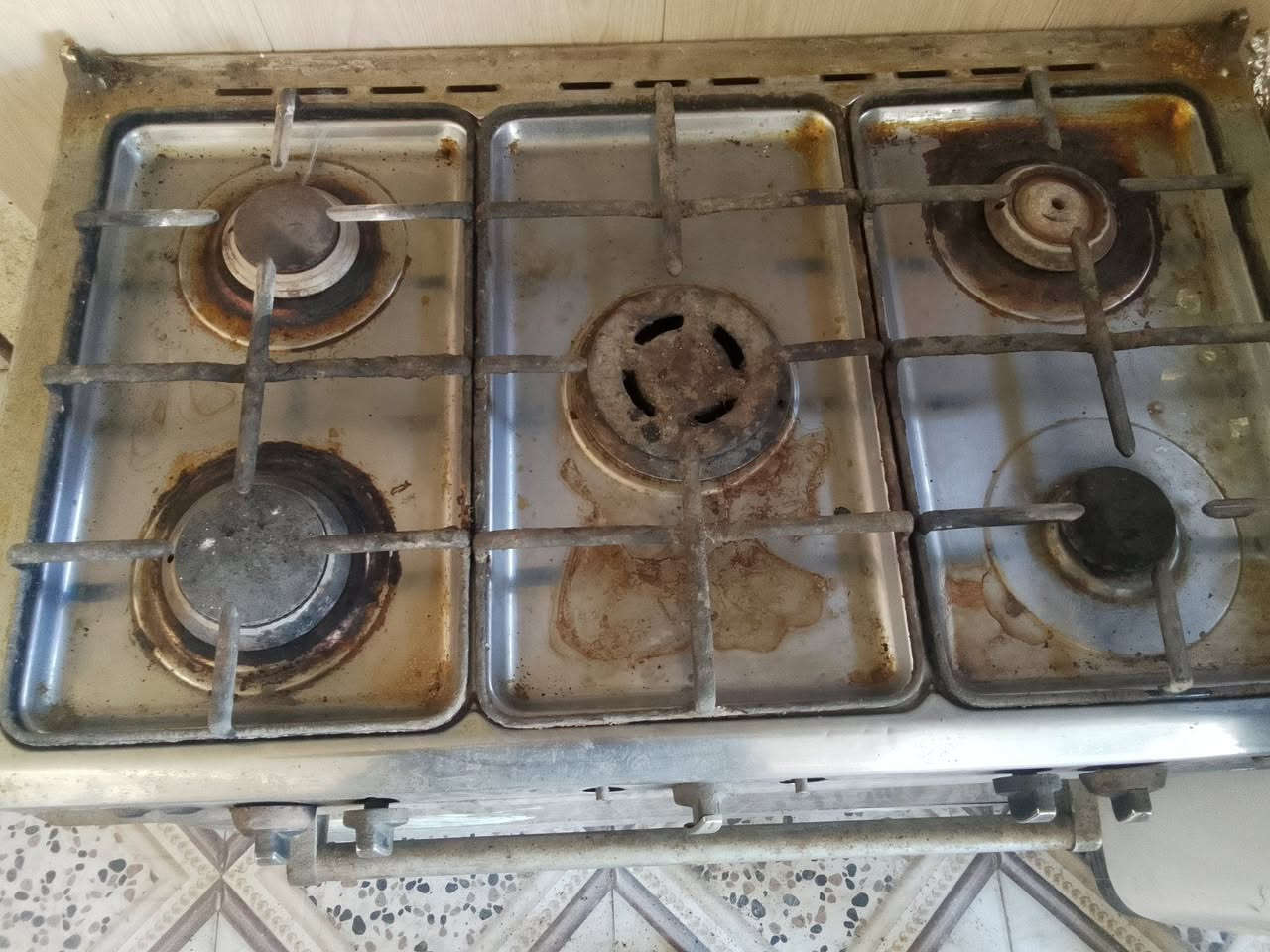 السلام عليكم برخصة مدير الاكروب ثلاجه سعرها ب 150 والطباخ سعره ب 50 والغساله أوتوماتيك سعرها ب 50 والتخم 10 مقاعد سعره ب150 والميز سعره ب 15 وغرفه الأخشاب سعرها ب 350 مكاني بعقوبة قريه السادة رقم تلفوني بي واتساب ***********
