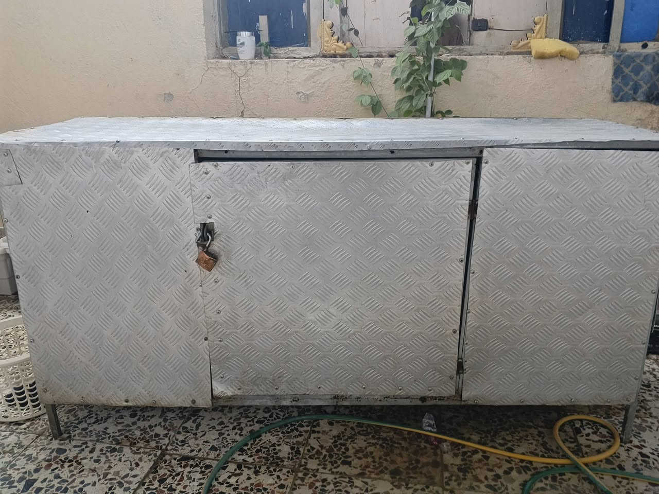 سلام عليكم براد مطعم برودة تجميد بشرط السعر 300 مستعجل عليها بغداد ميدنت الصدر***********. ميز طعام السعر 75

