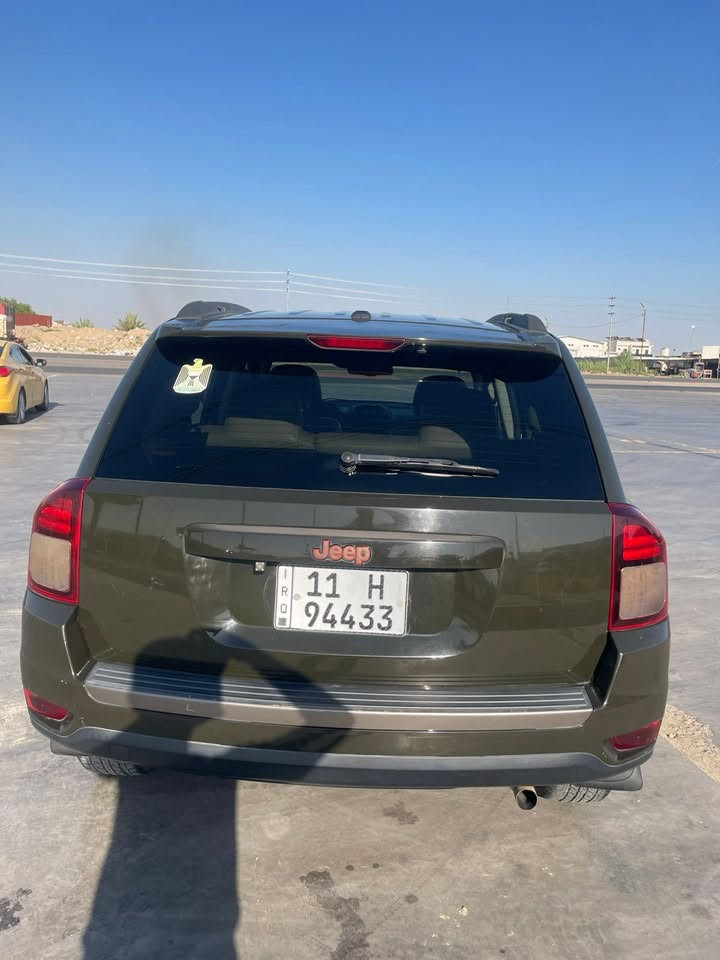 جيب كومباس مديل 17لون زيتوني حادث باب الصدر والبصفه ويل 18 فتحه كشنات جلد تخم تاير باتري جديد محرك 2400 مكفول كير مكفول حداديه جديده السياره بس تبريد بي ليك وجراد بصفحه الحادث غيره ماكو  السعر ٧٥ وبيها مجال بسيط  جداً  مكانها قضاء الصويرة ***********
