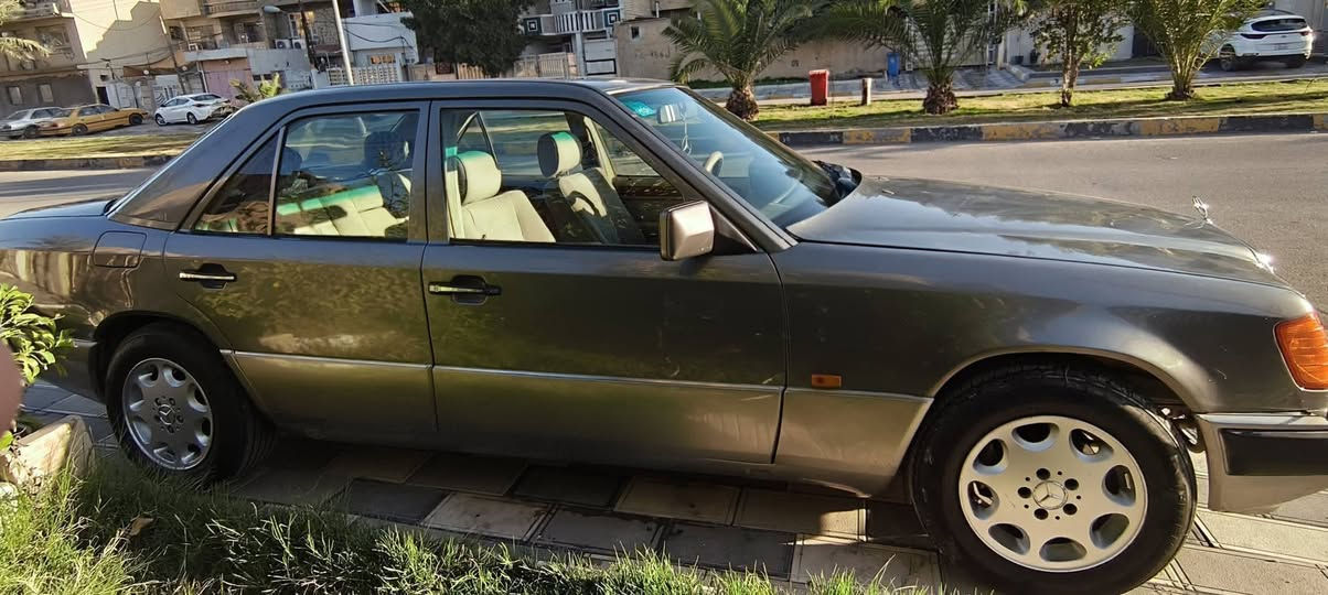سلام عليكم مارسيدس دب للبيع موديل٨٧محرك ابلادي وكير مكفولات صبغ للجمالية فتحة سقف شغالة تخم ويل تفاحة حدادة جديدة تخم تاير جديد دشبول لد المرغوب كهربائيات شغالة ماعدى التبريد رقم بغداد انكليزي عنواني بغداد الغزالية شرط التحويل السعر 65 وبيها مجال بسيط الاستفسار ع الرقم ‏‪***********‬‏
