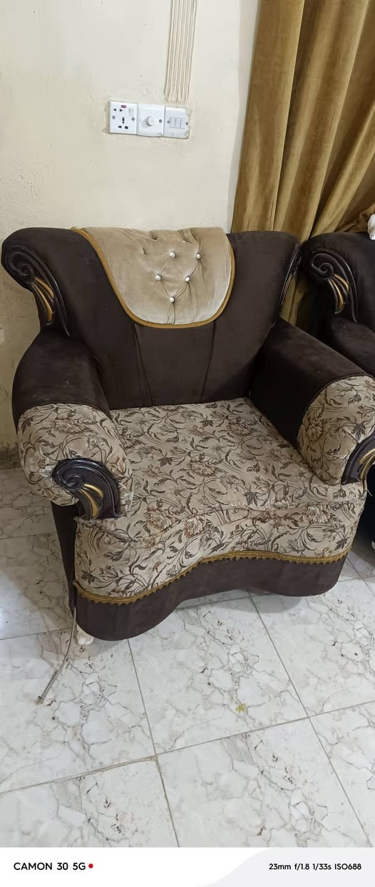 السلام عليكم تخم قنفات للبيع عشر مقاعد السعر خاص***********
