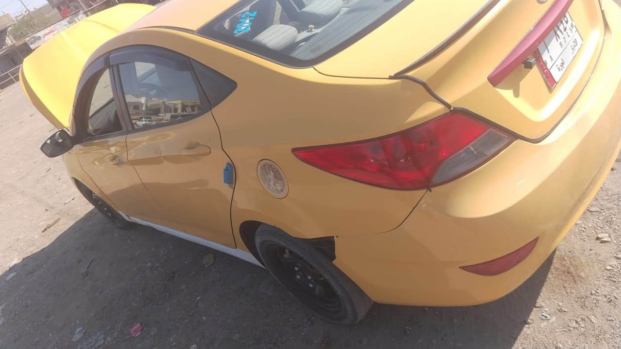 سلام عليكم  اكسنت 2012 أمريكي  حادثه من امريكه طخه بل جاملغ اليسره بَدون دواخل وجاملغ اليمنه ونص الباب بدون دواخل  وعندي شويه معجون بل قماره بسبب السيبايه سياره كير ومحرك مكفولات ول محرك اقل سنه من شديته 1600GDi كير atنمر 6  سياره خير من الله سياره معروضه ب ٧٠ وبيه مجال وانشالله مانختلف فيس ما اجاوب اتصل  ***********
