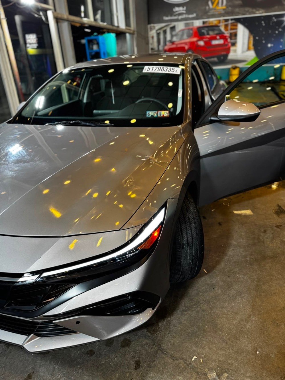 السلام عليكم 🌹مرقمه كامله بيها رقم 

2024 HYUNDAI ELANTRA SEL 🇺🇸

🛣️ الماشية: 13 ألف ميل

المواصفات:
✅ محرك 2.0 لتر (4 سلندر)
✅ جير أوتوماتيك
✅ تشغيل بصمة
✅ دخول ذكي
✅ شاشة كبيرة
✅ Apple CarPlay & Android Auto
✅ كامرة خلفية
✅ حساسات خلفية
✅ مثبت سرعة
✅ تحكم كامل بالستيرن
✅ رادار أمامي
✅ نظام الحفاظ على المسار
✅ تحذير النقطة العمياء
✅ تحذير حركة المرور الخلفية
✅ إضاءة LED
✅ جنوط ألمنيوم
✅ مرايا كهربائية
✅ بلوتوث وUSB

✔️ بدون شاصي
✔️ بدون لغد

✔️ الإيرباكات، الستيرن، الدشبول، والطاكات 

الحادث بأمريكا: جاملغ باردوبنيد نفسه معدل على كد شبر كلير فقط.

ملاحظة: بها طخة خفيفة من دراجة داخل العراق، كما موضحة بالصور، ولم يتم تصليحها.

📍 بغداد – اليرموك

📞 ***********
